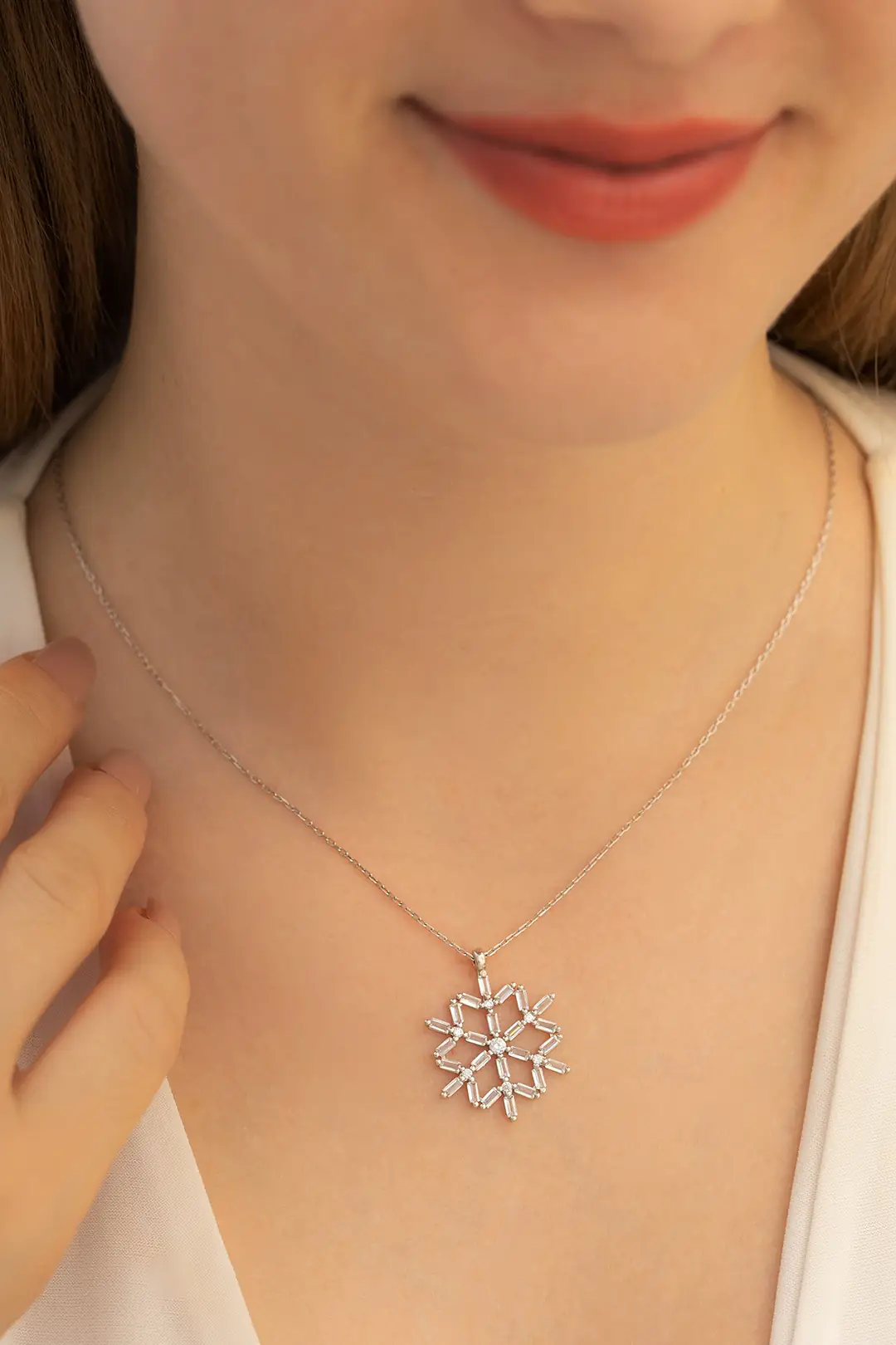 Women's Silver Necklace Women's Baguette Stone-set Snow Flake Silver Necklace