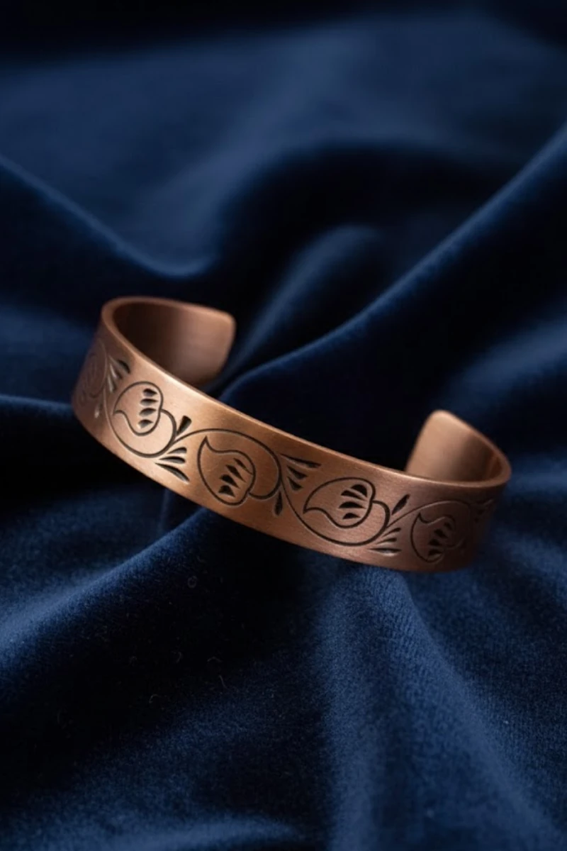Kadın Bakır Bileklik - Kapalı Lale Model Kadın Bakır Kelepçe Bilezik Metal Kutu ve Doğal Taşlar