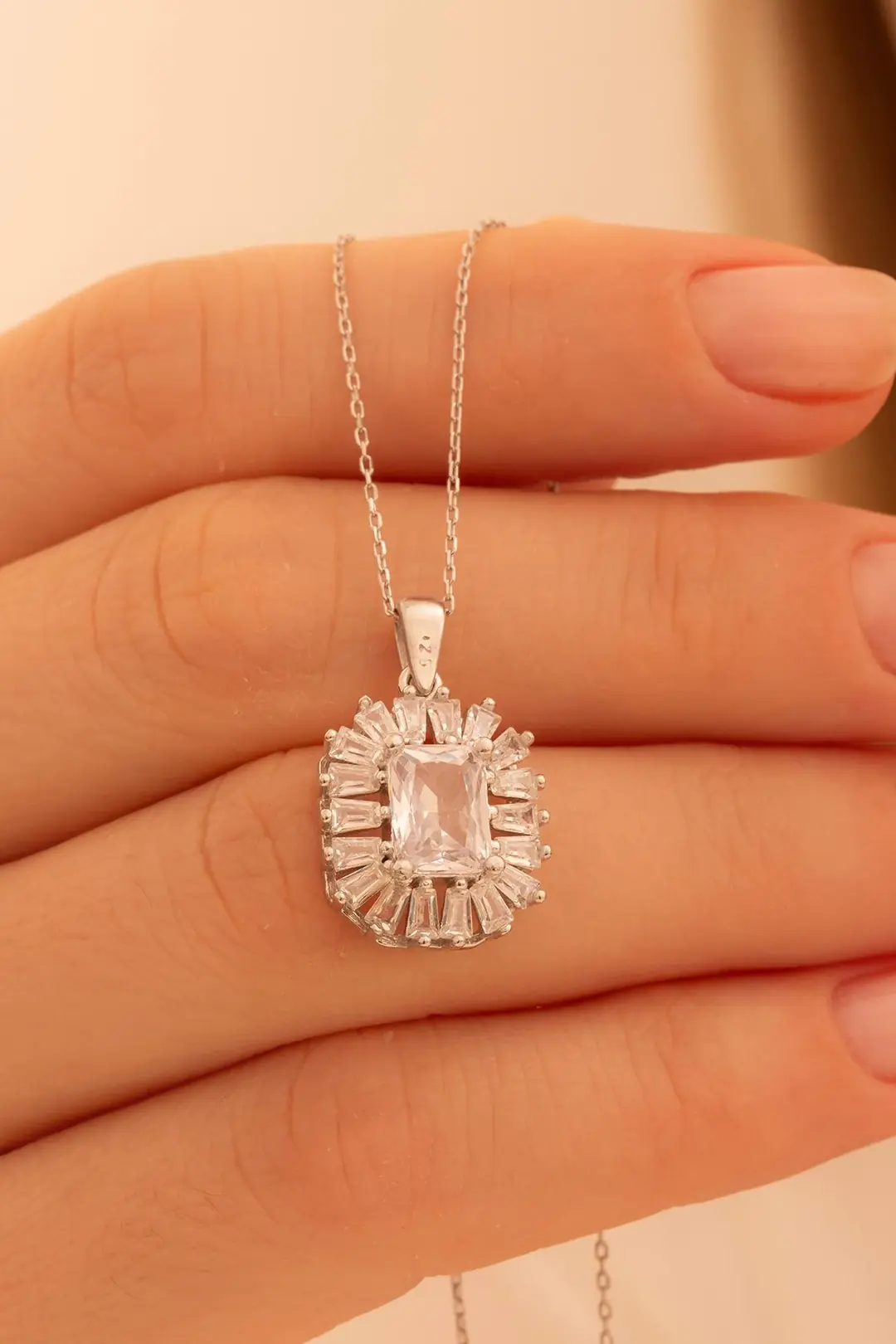 Women's Silver Necklace Square Baguette Stone-set Baguette Süslemeli Rhodium-Plated Women's Necklace