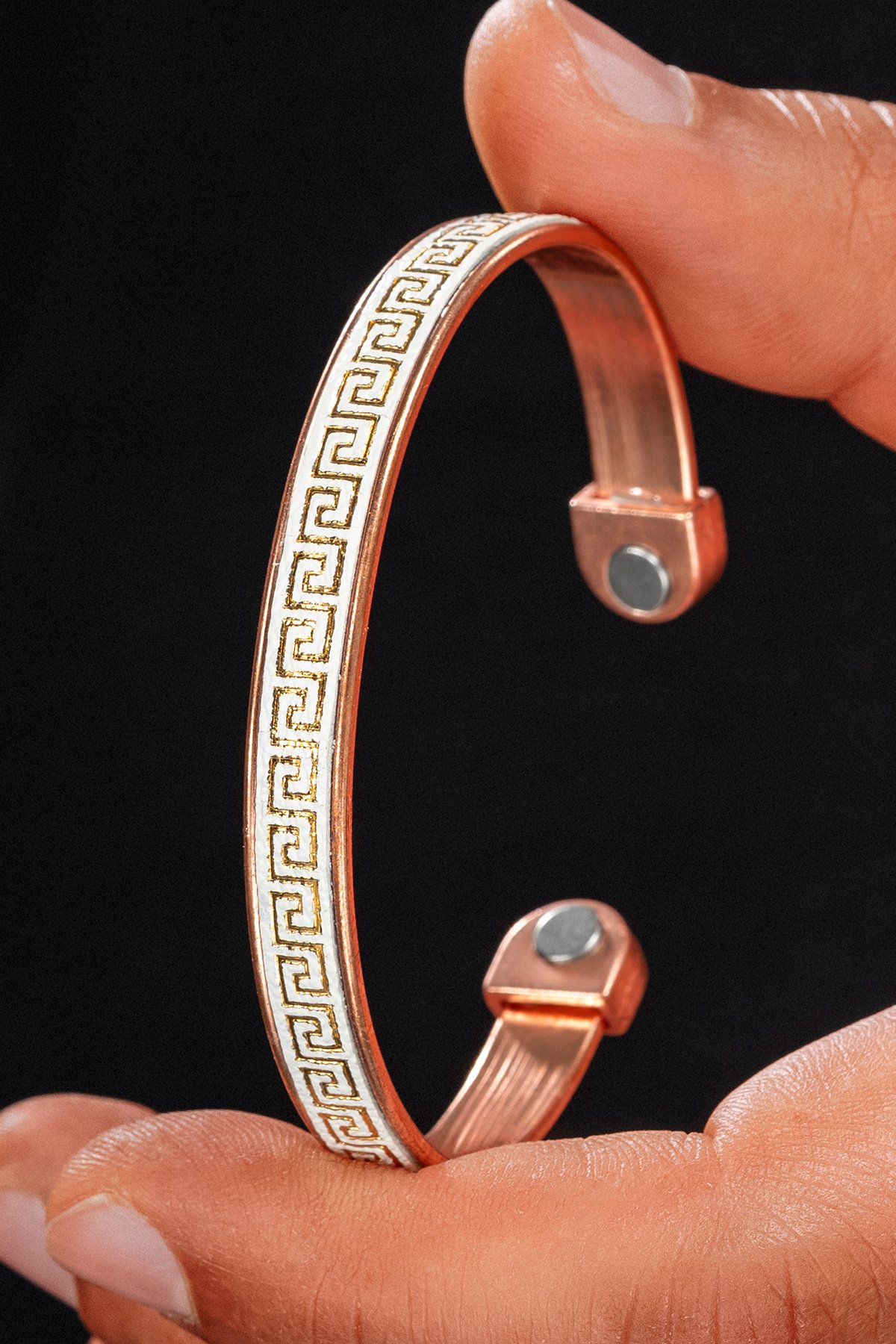 Erkek Kadın Bakır Bileklik - Üstü Hakiki Deri Grek İşlemeli Mıknatıslı Model Metal Kutu Kuvars