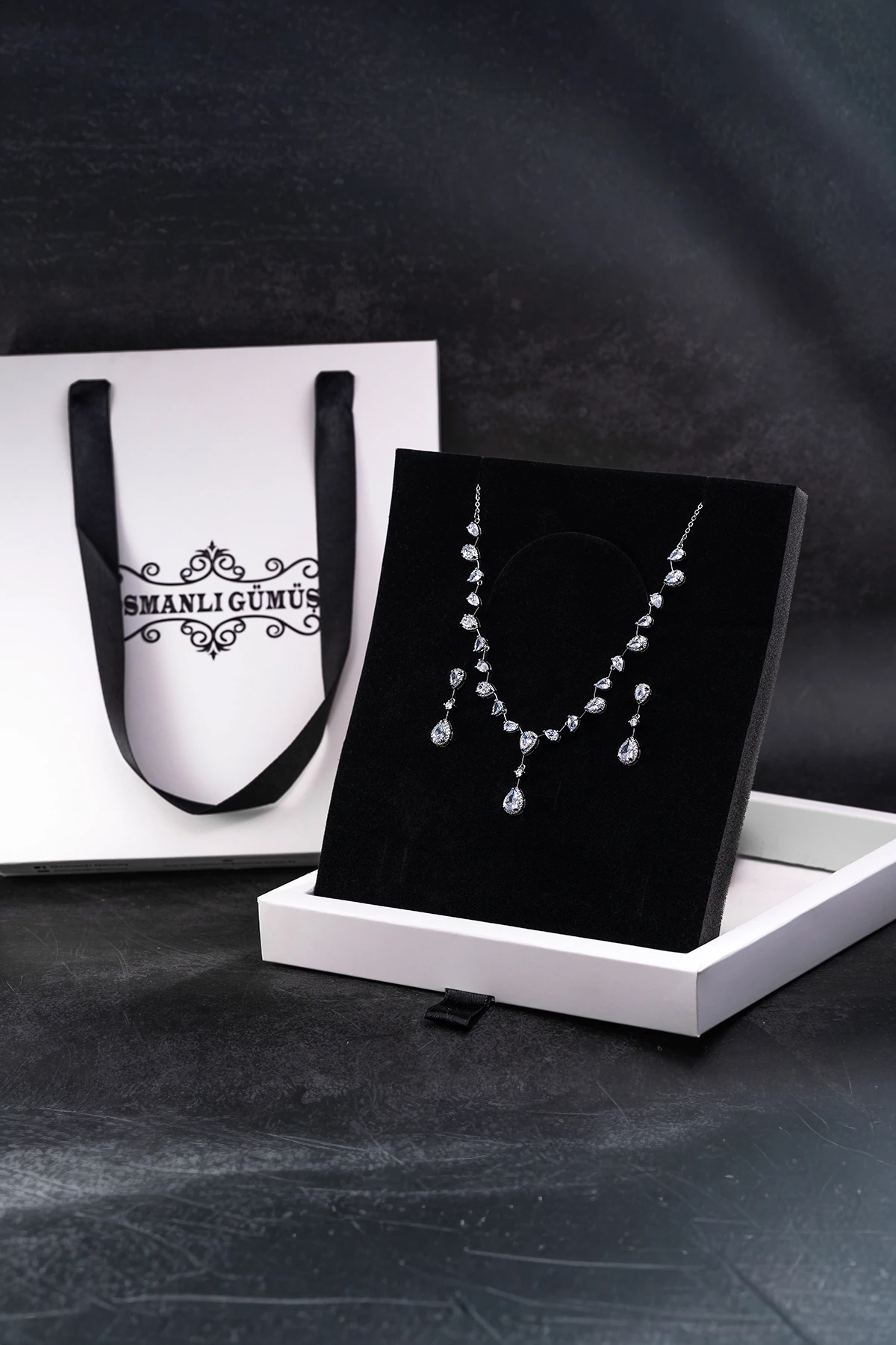 Kadın Bijuteri Kolye Küpe Set - Aria Model Zirkon Taşlı Çiçek Motifli Zarif Su Yolu Set