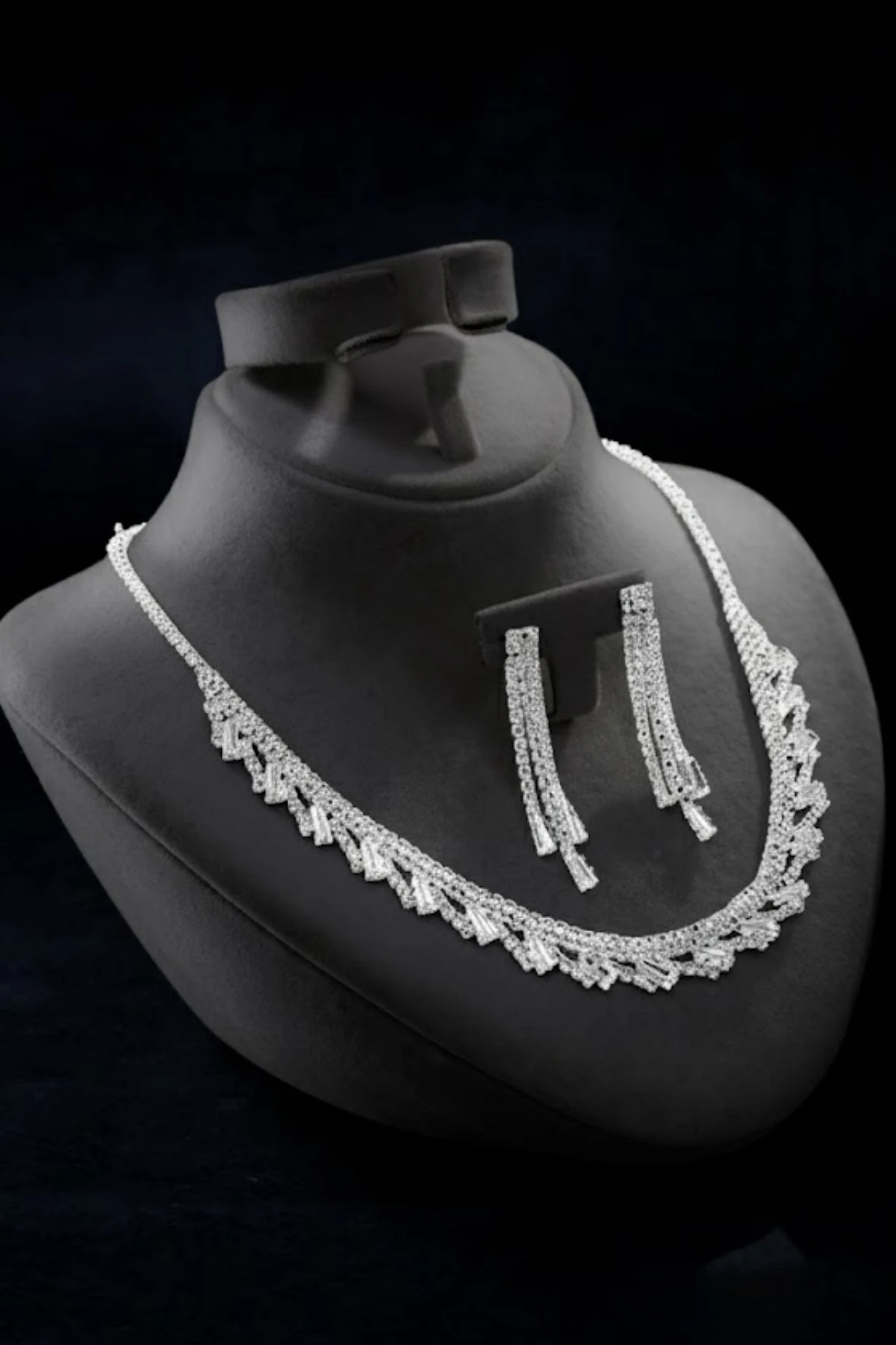 Kadın Bijuteri Kolye Küpe Set - Isabella Model Baget Ve Zirkon Taşlı Zarif Su Yolu Set