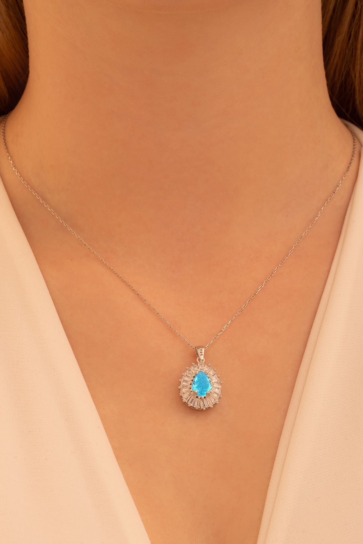 Kadın Gümüş Kolye - Damla Model Mavi Topaz Taşlı Baget Süslemeli Rodyumlu Kadın Kolye