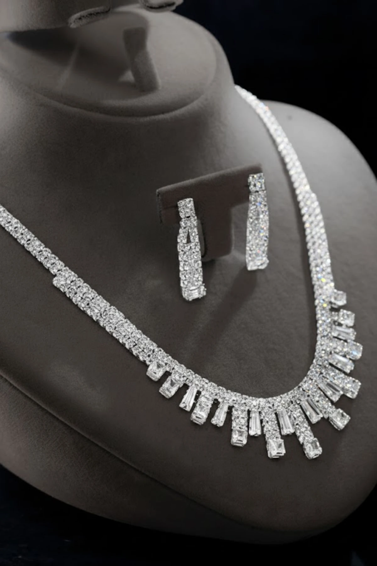 Kadın Bijuteri Kolye Küpe Set - Aurelia Model Zirkon Taşlı Zarif Su Yolu Set