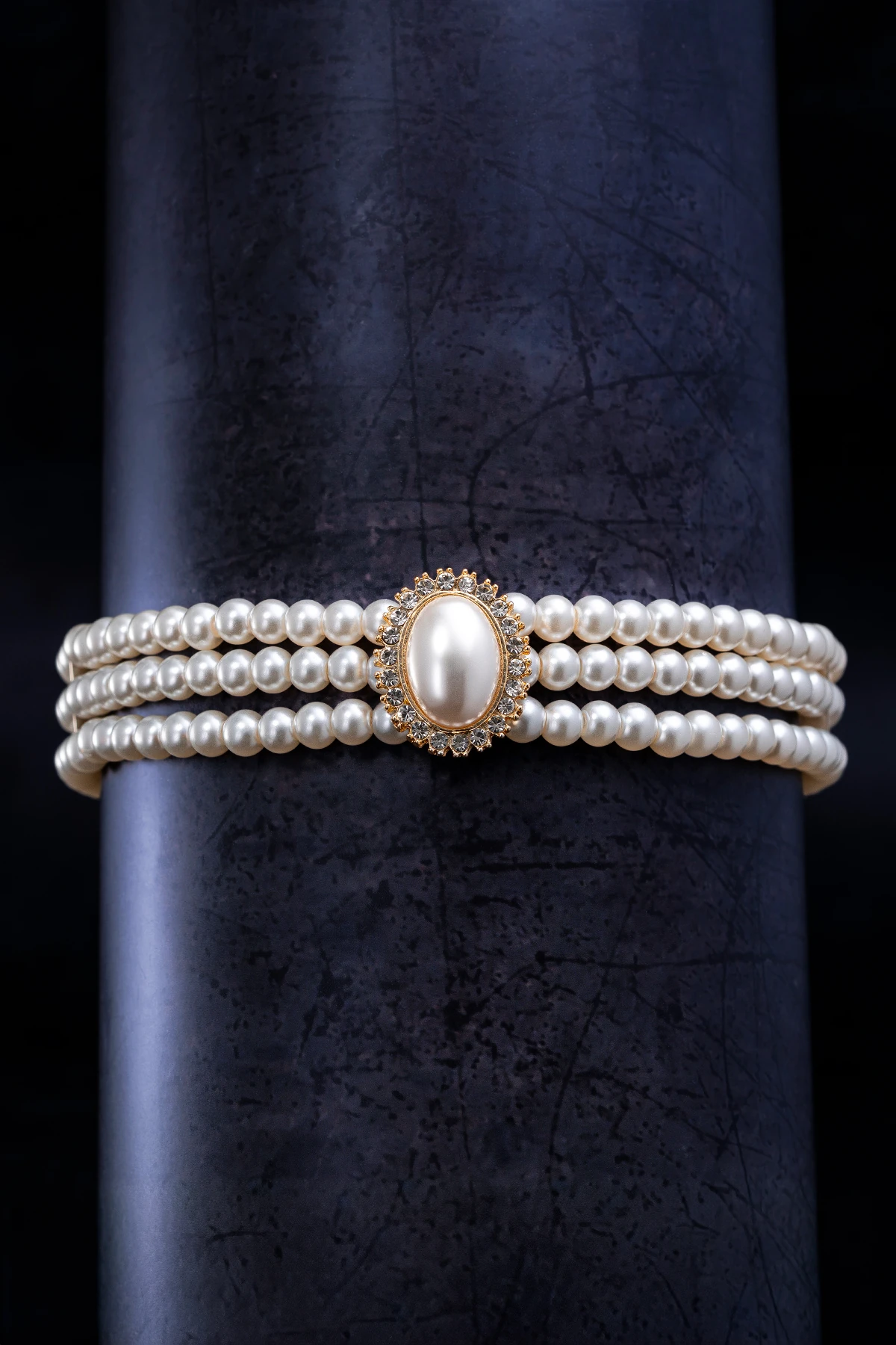 Gold Altın Kaplama Üç Sıralı Oval Taş Detaylı Kadın İnci Choker Kolye