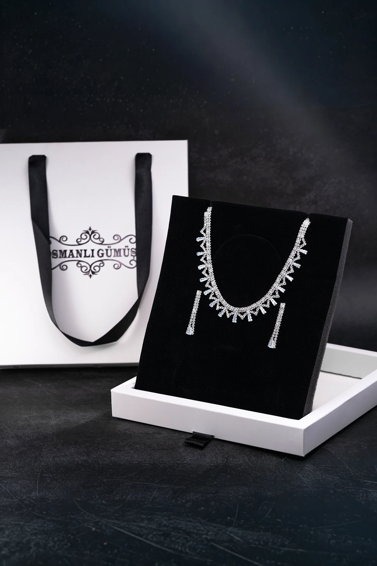 Kadın Bijuteri Kolye Küpe Set - Serena Model Zirkon Taşlı ve Baget Zarif Su Yolu Set