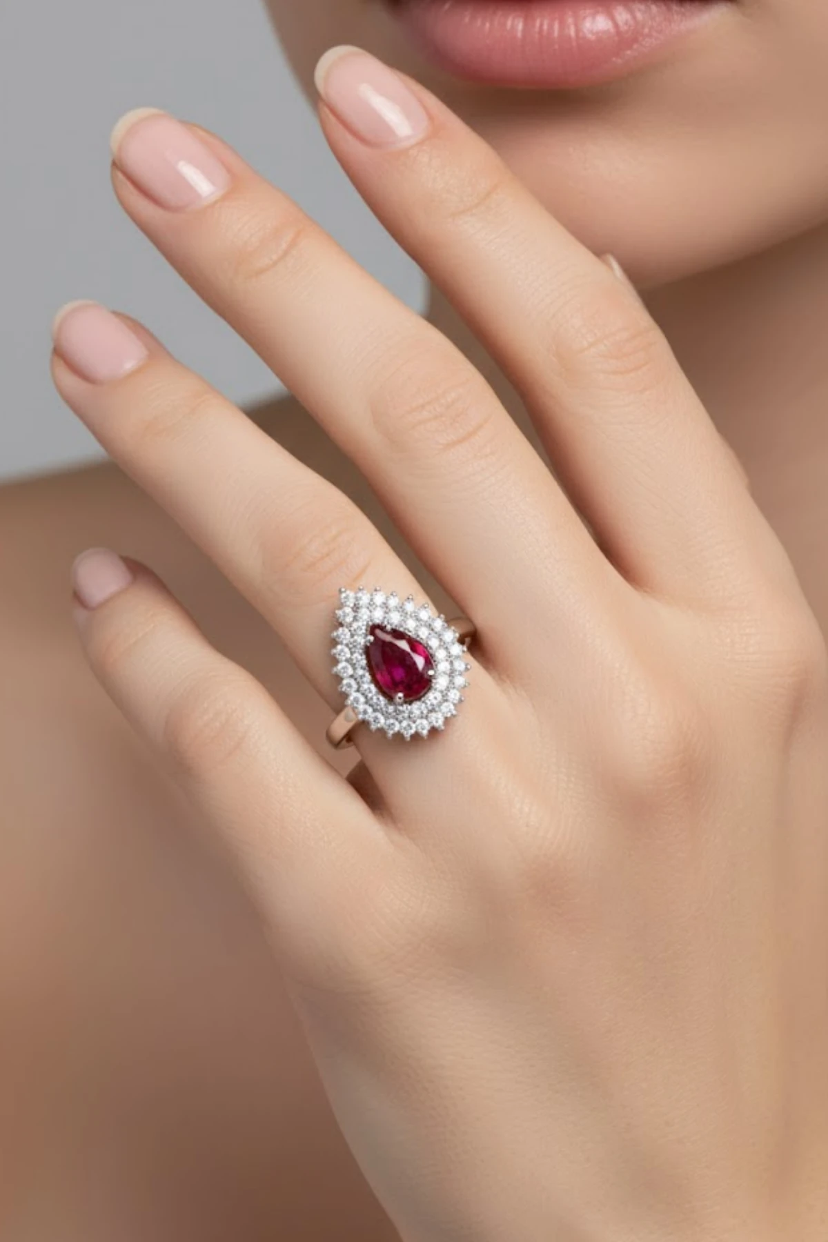 Çise Yakut Taşlı Gümüş Su Yolu Kadın Yüzük