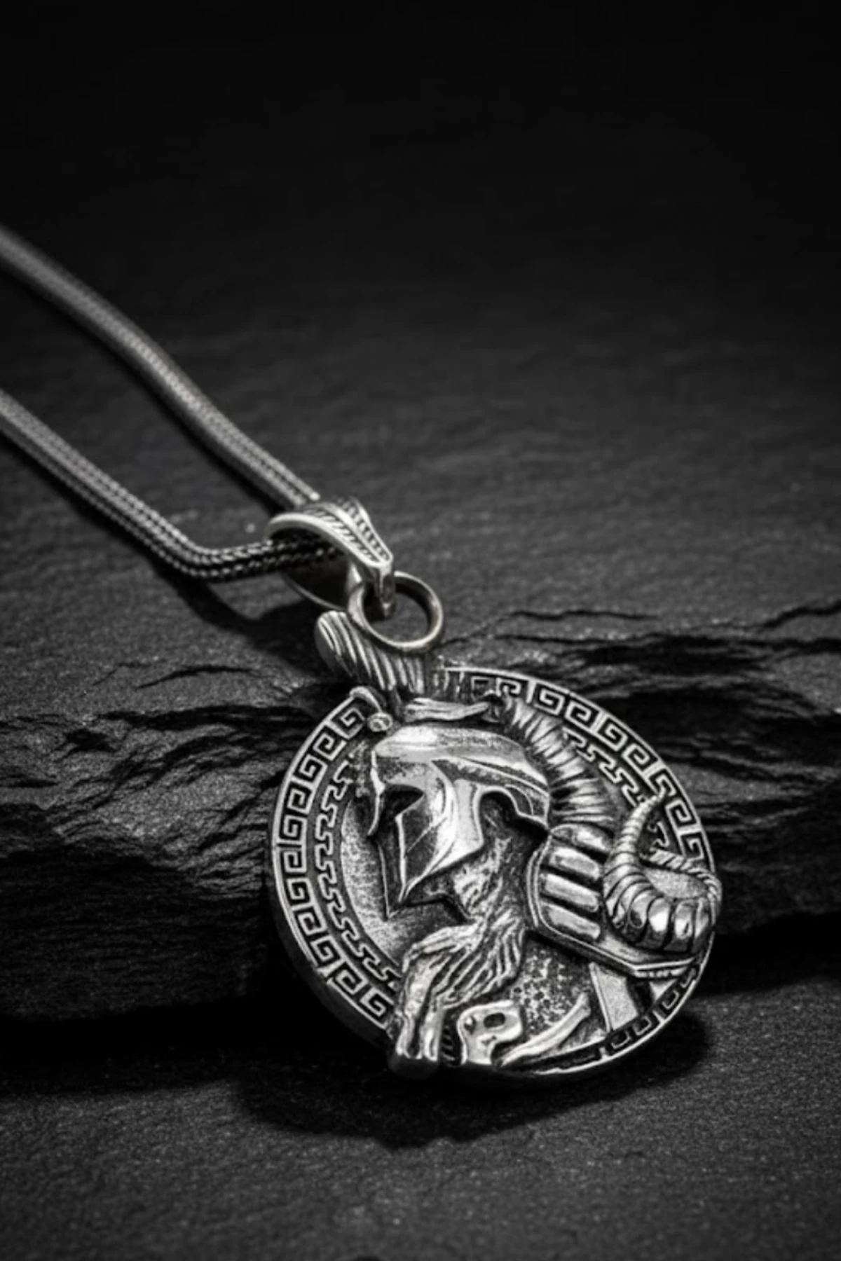 Erkek Gümüş Kolye - 925 Ayar Kabartmalı Savaşçı Gladyatör Motifli Tilki Kuyruğu Zincirli Model Kolye