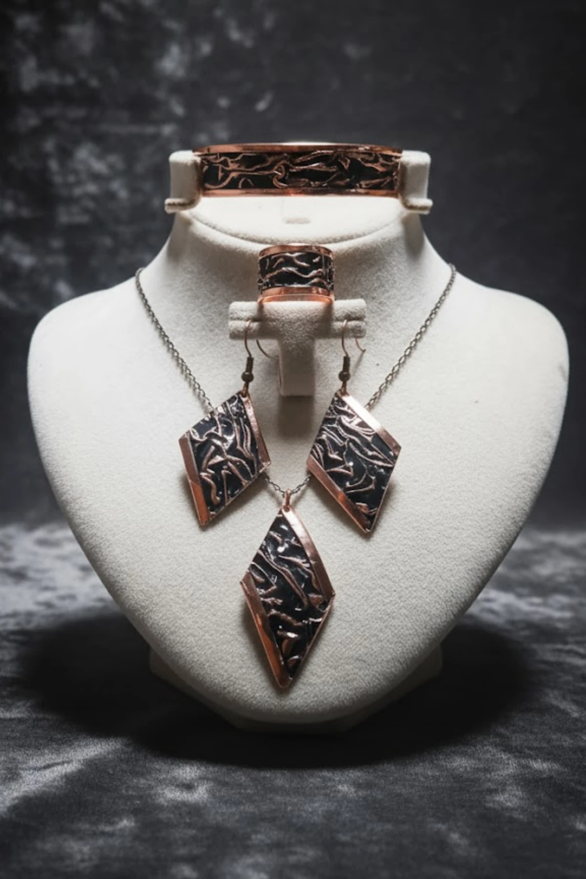 Kadın Bakır Set - Siyah Gece Büyüsü Model Bakır Kadın Kolye Bileklik Yüzük Küpe Set