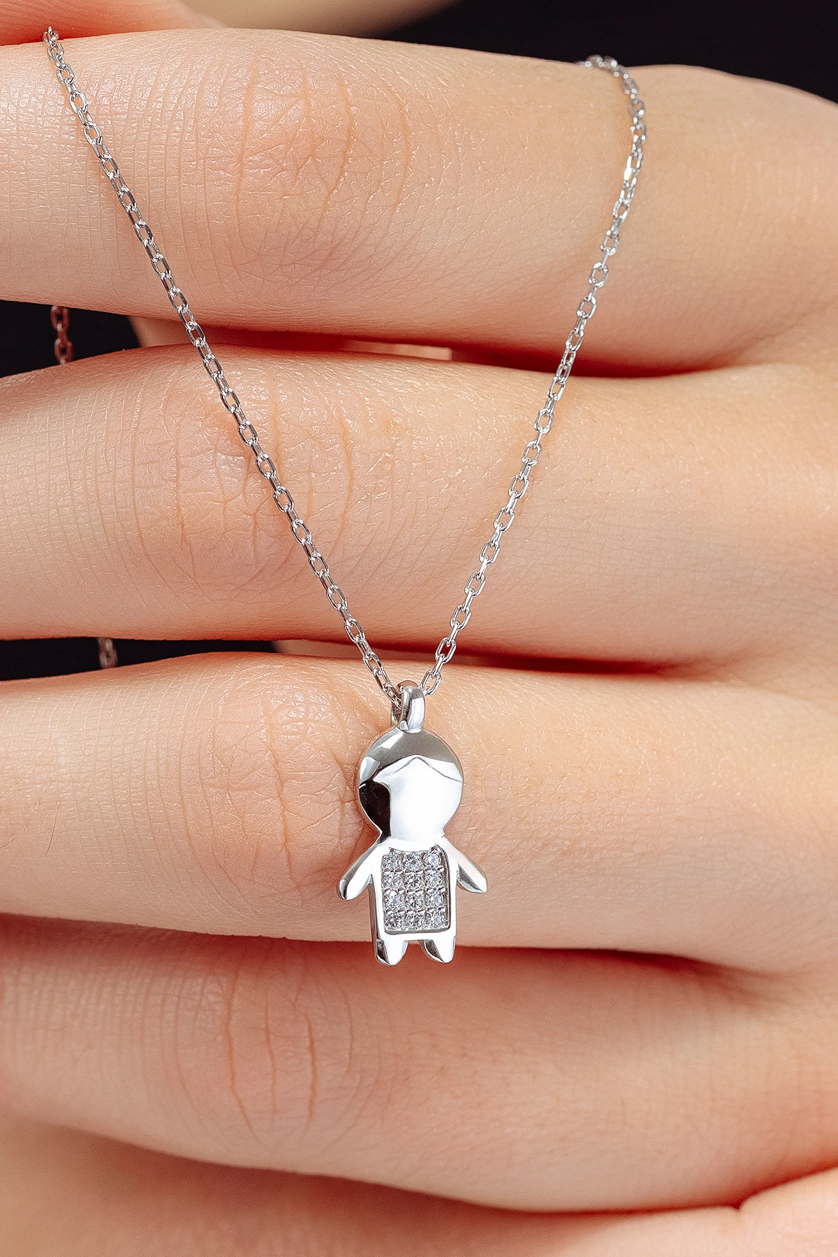Kadın Gümüş Kolye - Swarovski Taşlı Zirconia Erkek Çocuk Motifli Kadın Kolye