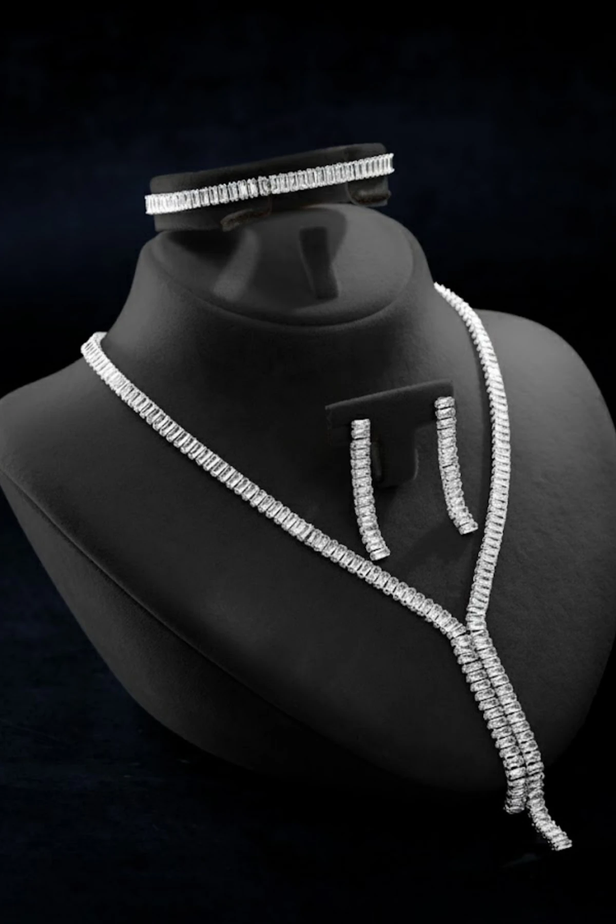 Kadın Bijuteri Kolye Bileklik Küpe Tam Set - Elora Model Baget Taşlı Zarif Su Yolu Tam Set