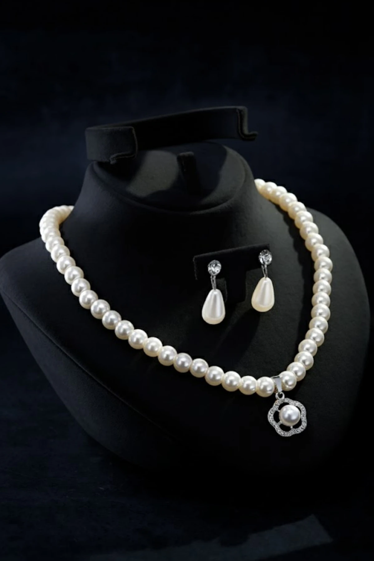 Kadın İnci Kolye Küpe Set - Helena Model Çiçek Motifli Kadın İnci Set