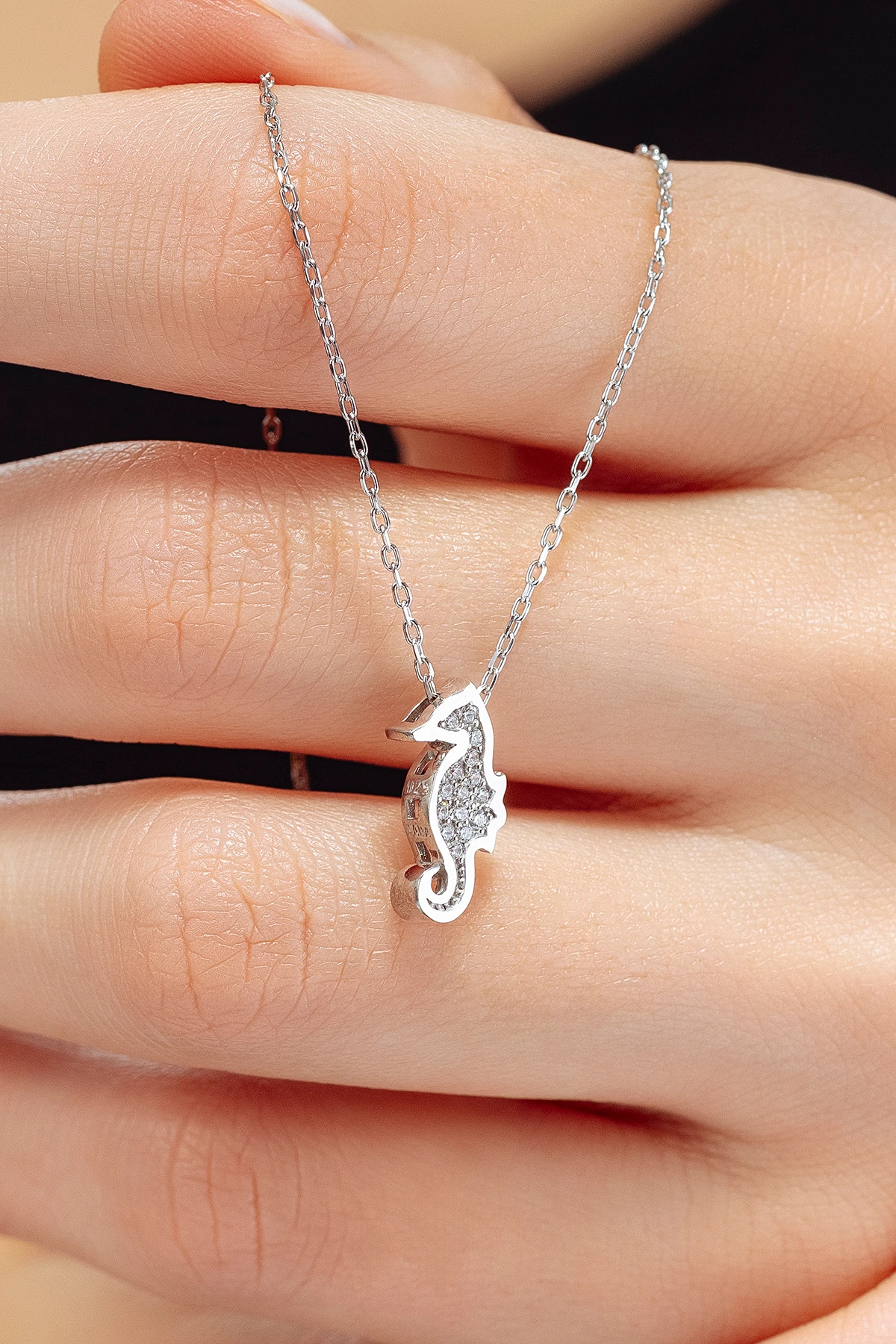 Kadın Gümüş Kolye - Swarovski Taşlı Zirconia Deniz Atı Motifli Kadın Kolye