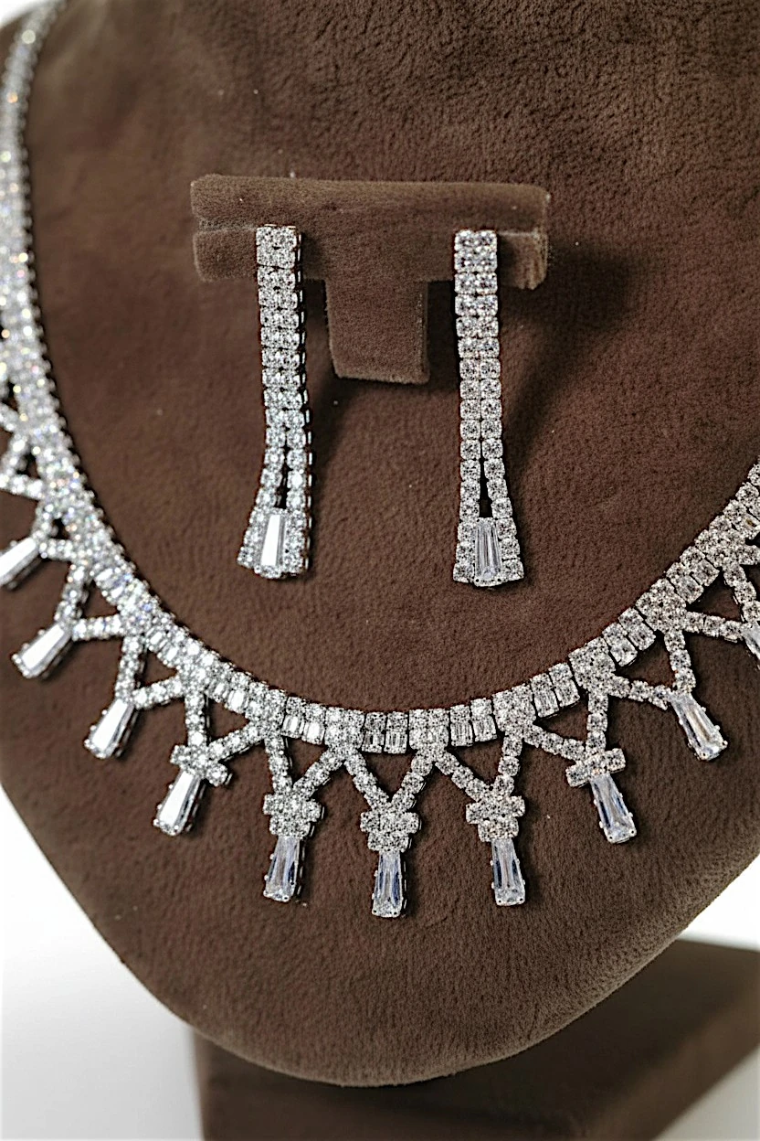 Kadın Bijuteri Kolye Küpe Set - Martina Model Baget Taşlı Zarif Su Yolu Set