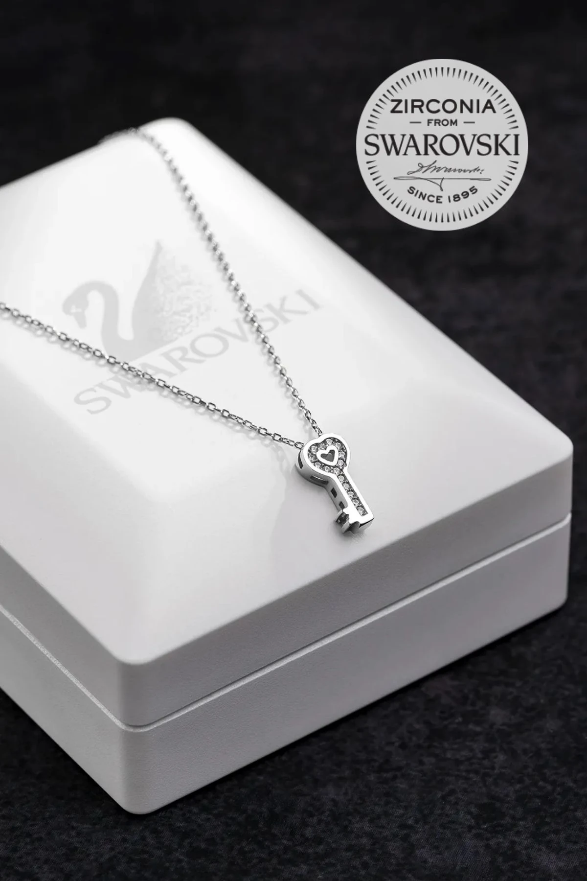 Kadın Gümüş Kolye - Swarovski Taşlı Zirconia Kalpli Anahtar Motifli Kadın Kolye