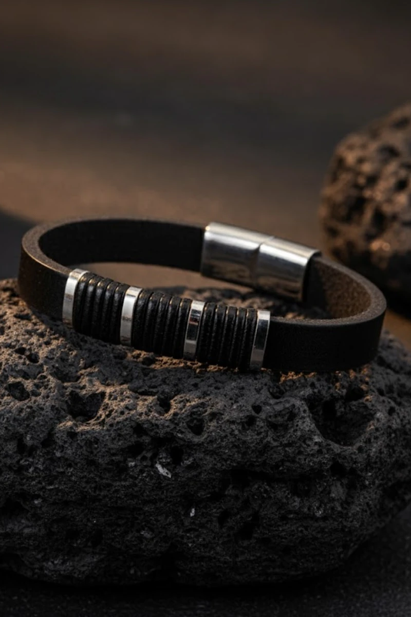 Erkek Çelik Bileklik - Siyah Deri Model Siyah Kesik Spiral Desenli Erkek Bileklik