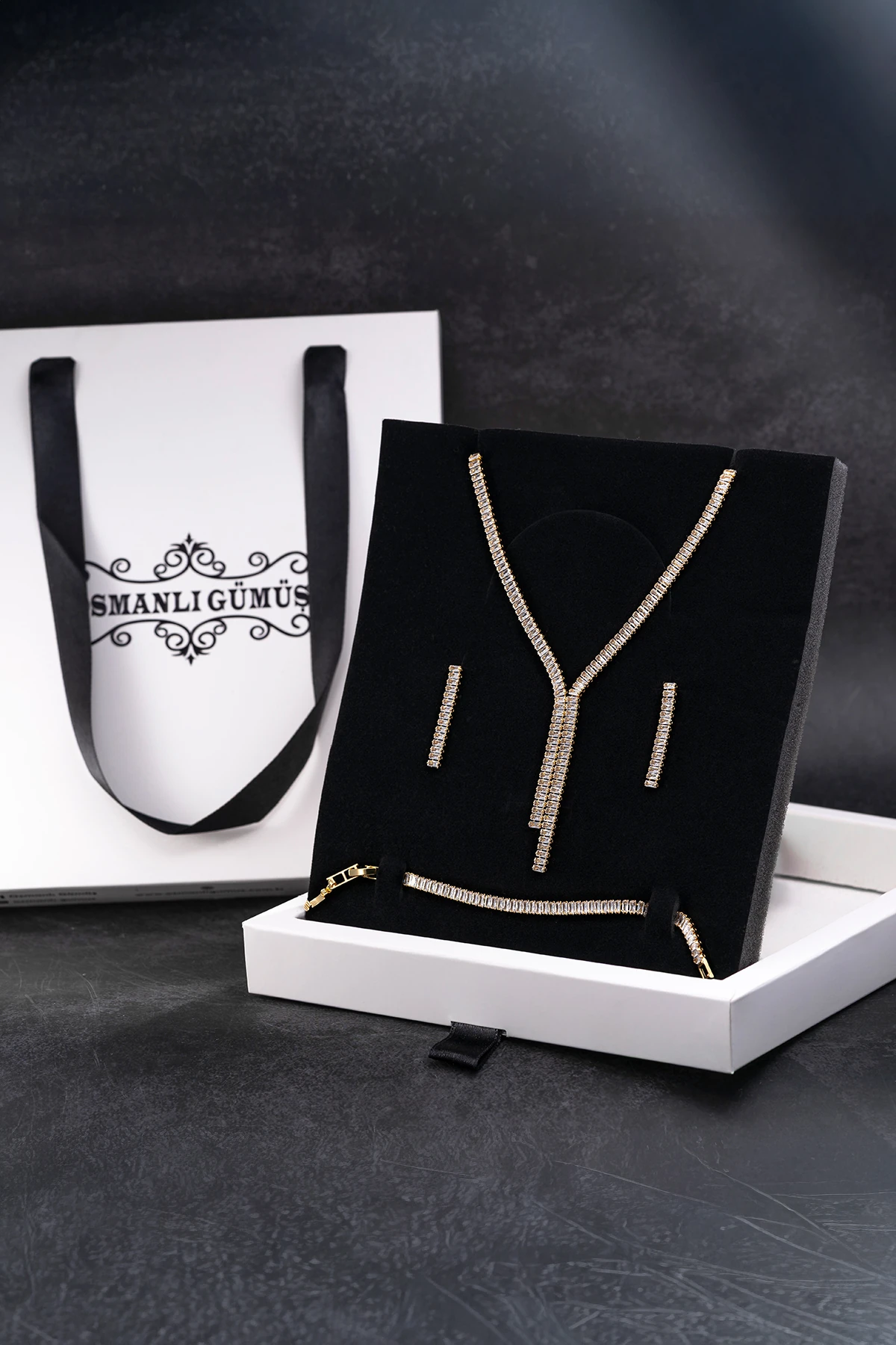 Kadın Bijuteri Kolye Bileklik Küpe Tam Set - Altın Kaplama Elora Baget Taşlı Zarif Su Yolu Tam Set