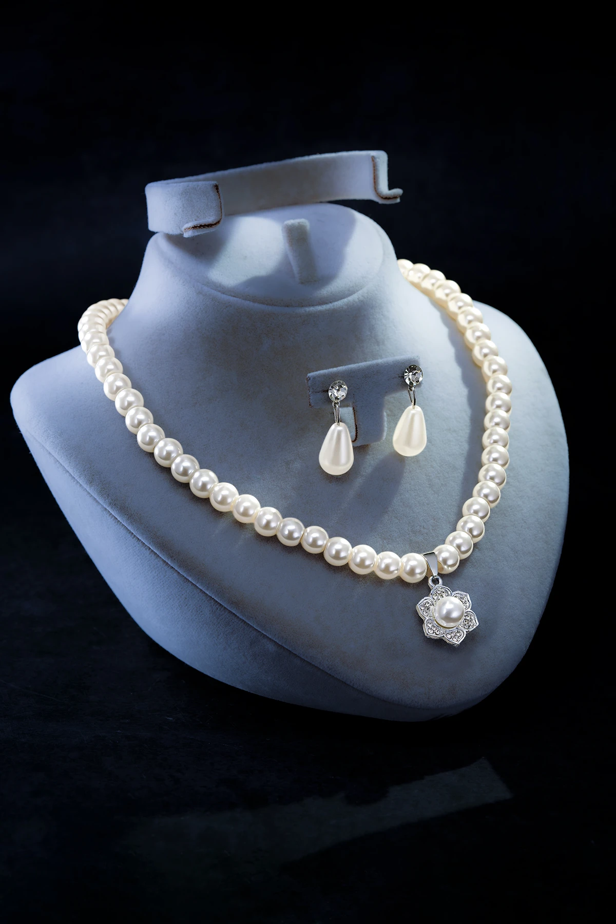 Kadın İnci Kolye Küpe Set - Margaret Model Çiçek Motifli Kadın İnci Set