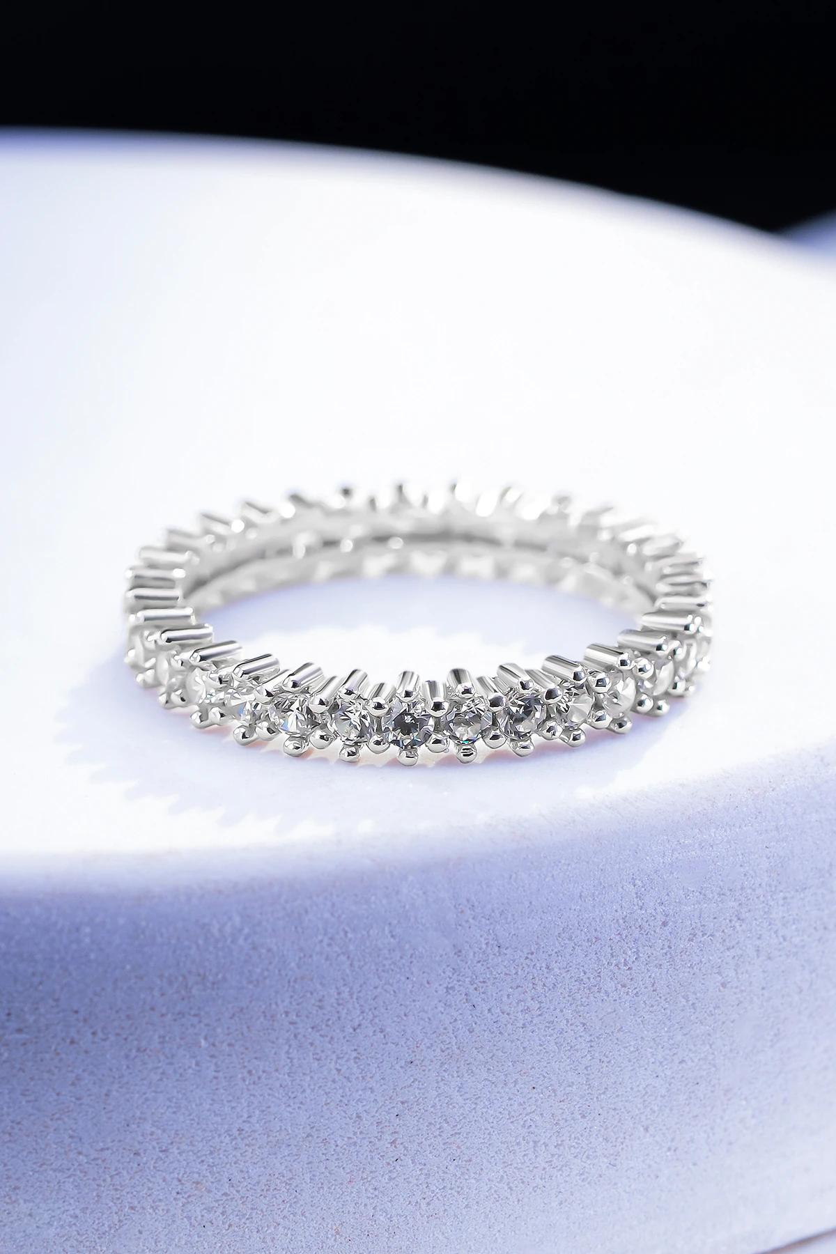 Kadın Gümüş Yüzük - Tek Sıra Tamtur Zirkon Taşlı Gümüş Yüzük