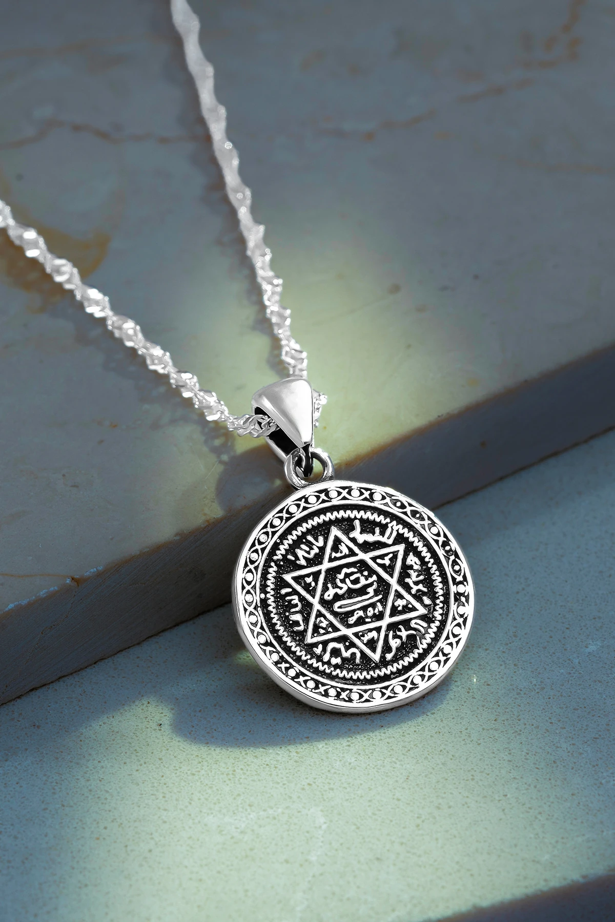 Kadın Gümüş Kolye - Hz. Süleyman Mührü Işlemeli Kadın Kolye