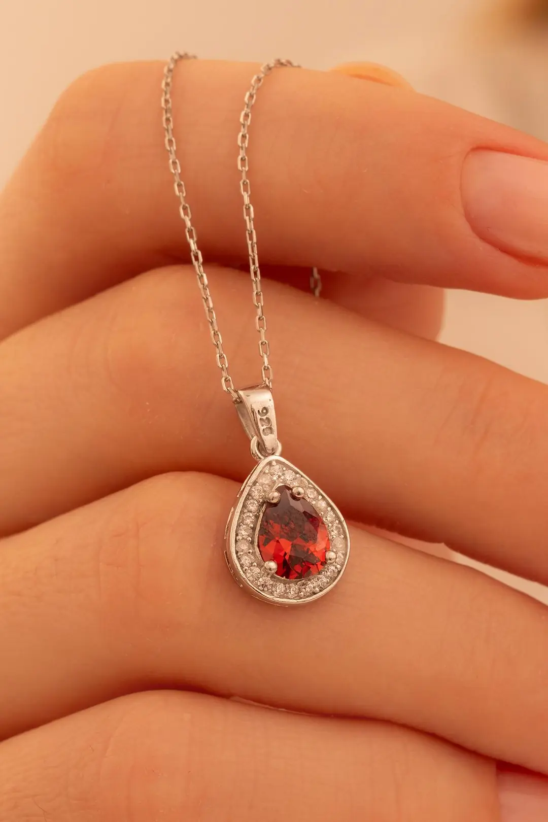 Women's Silver Necklace Drop Ruby Stone-set Zircon Süslemeli Rhodium-Plated Women's Necklace