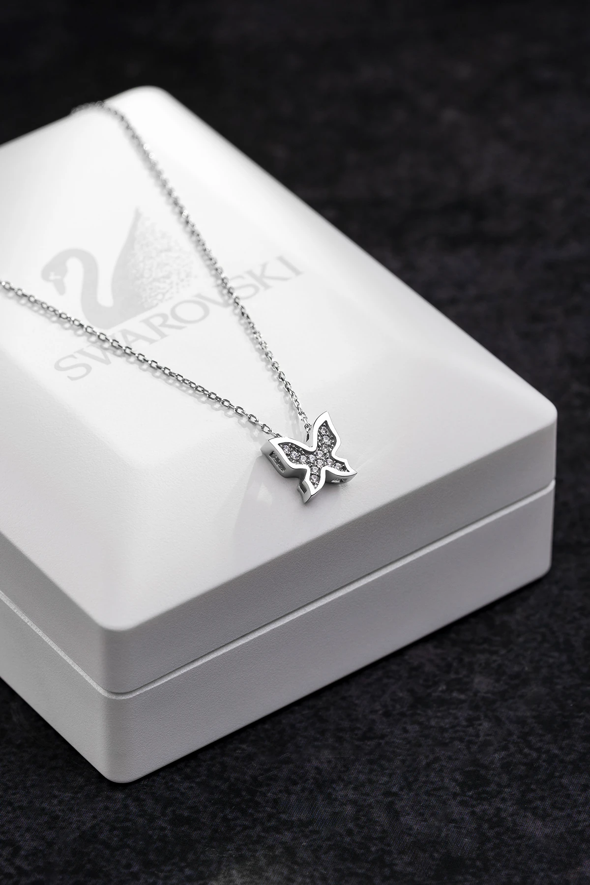 Kadın Gümüş Kolye - Swarovski Taşlı Zirconia Çok Taşlı Kelebek Motifli Kadın Kolye