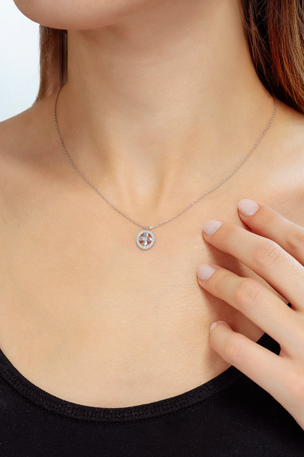 Kadın Gümüş Kolye - Swarovski Taşlı Zirconia Halka Çiçek Motifli Kadın Kolye
