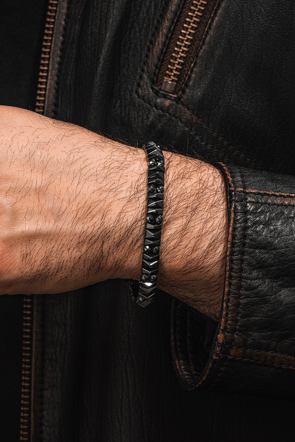 Erkek Kadın Doğal Taş Bileklik - Siyah Hematit Doğal Taşlı Makrome Yuvarlak Model 2 Unisex Bileklik