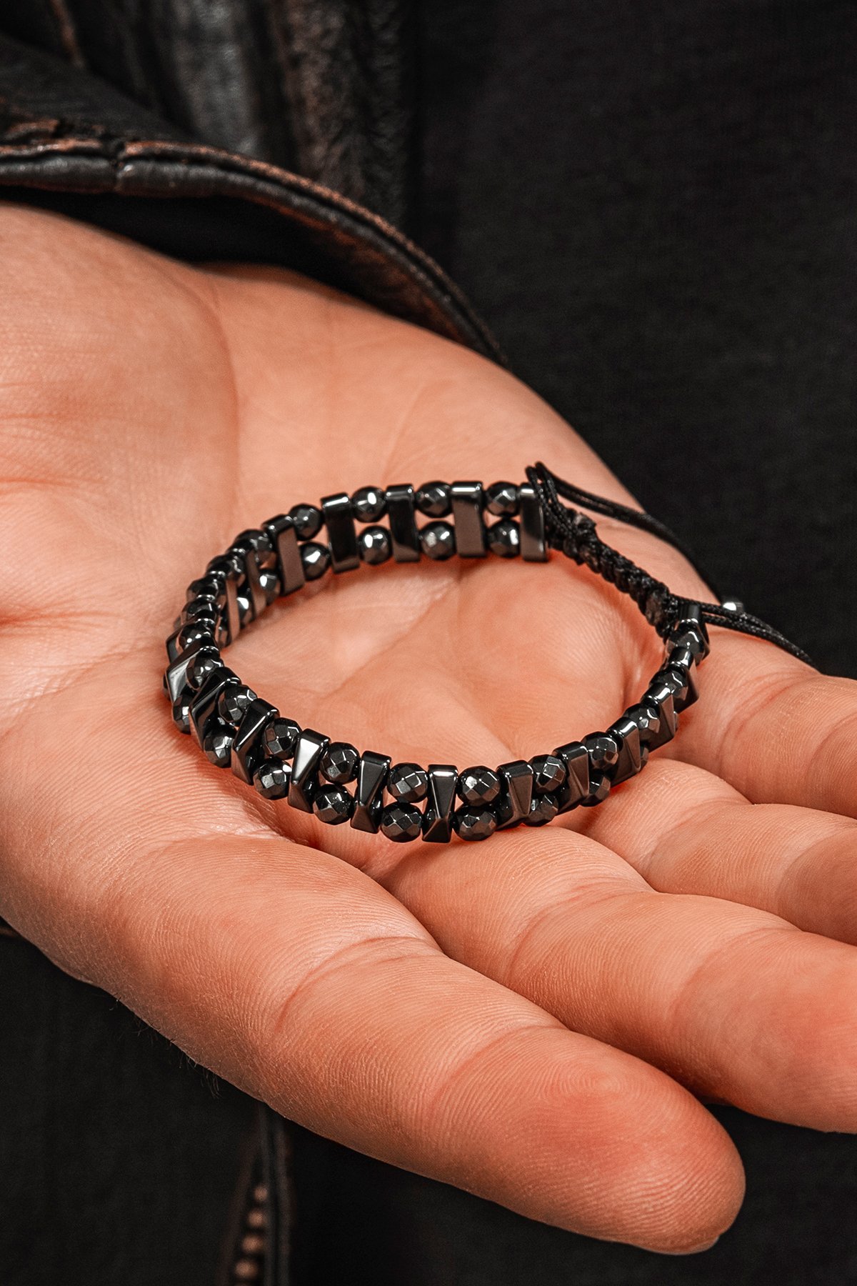 Erkek Kadın Doğal Taş Bileklik - Siyah Hematit Doğal Taşlı Makrome Yuvarlak Model Unisex Bileklik