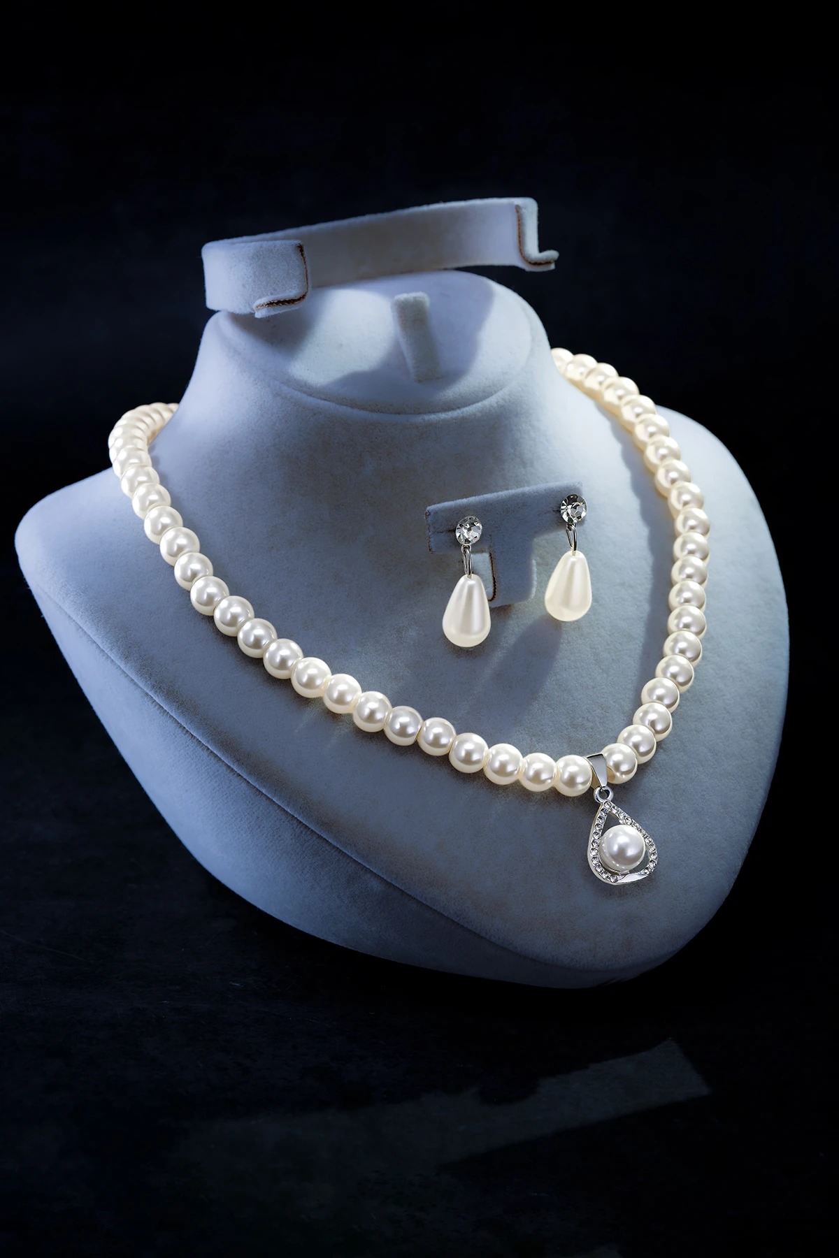 Kadın İnci Kolye Küpe Set - Victoria Model Çiçek Motifli Kadın İnci Set