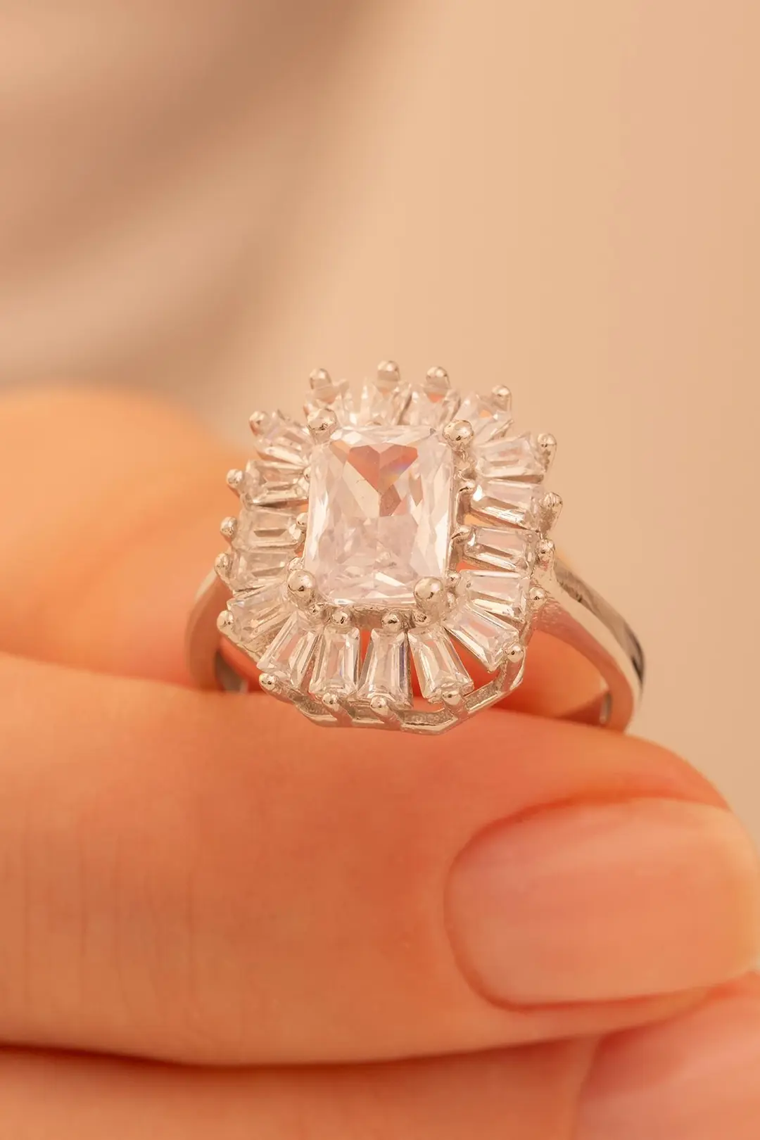 Women's Silver Ring Square Baguette Stone-set Baguette Süslemeli Rhodium-Plated Women's Ring