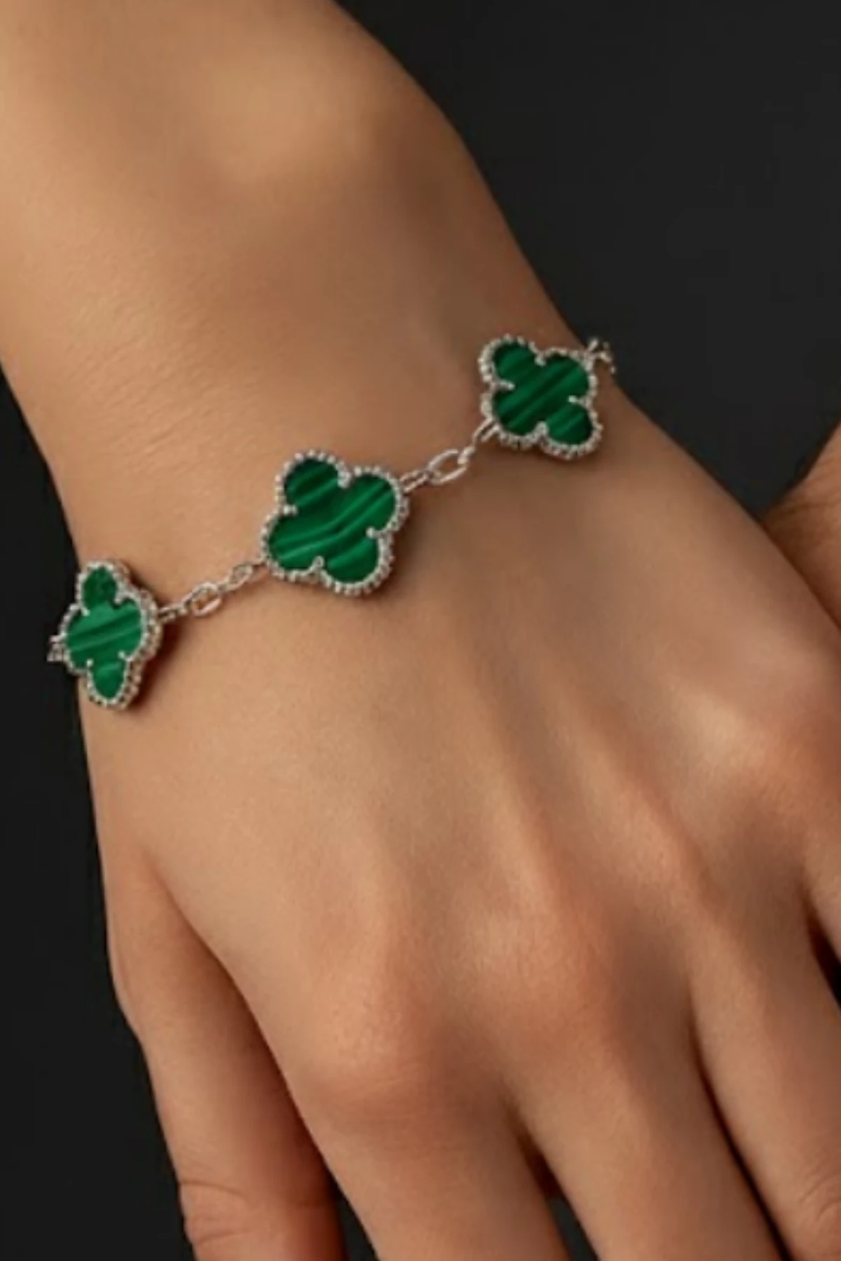 Kadın 925 Ayar Gümüş Yeşil Malahit Taşlı Yonca Model Zincir Bileklik