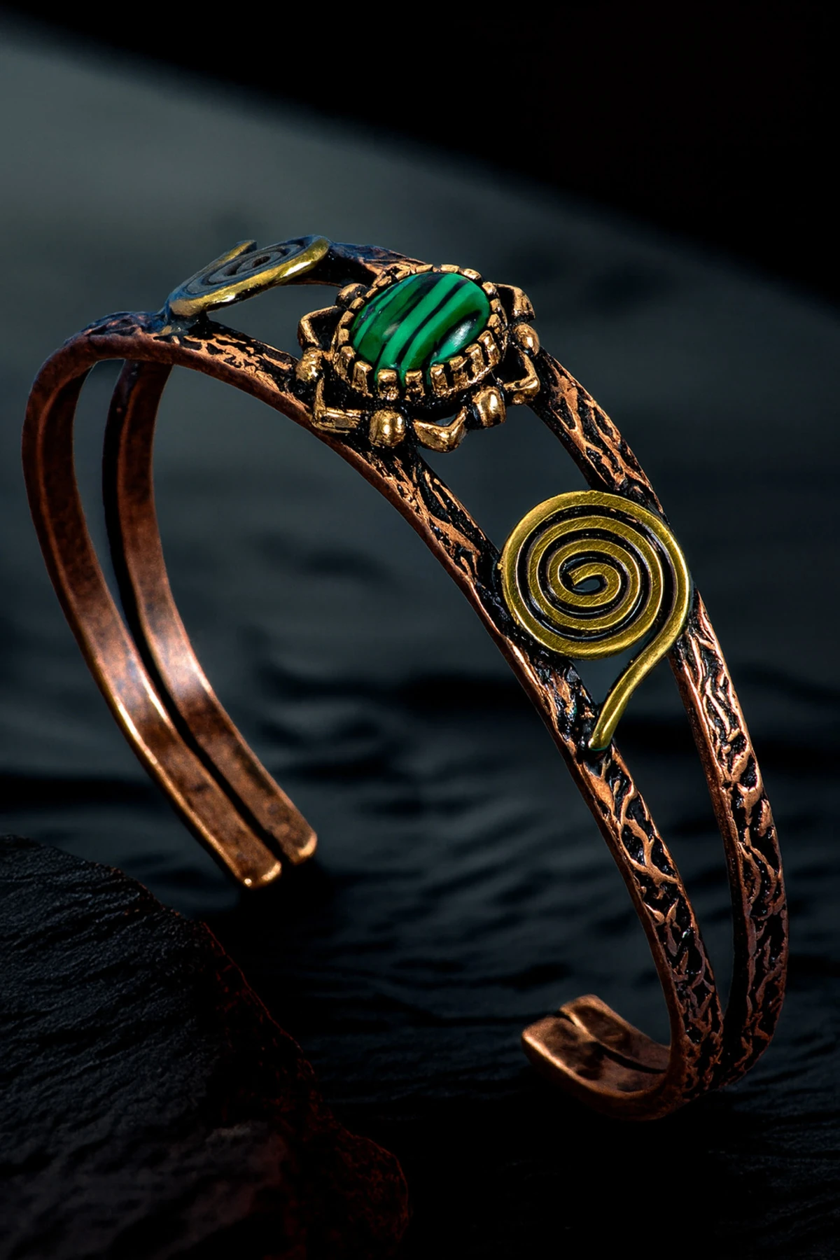 Kadın Bakır Bileklik - Yeşil Malahit (Malakit) Doğal Taşlı Otantik Model El İşçiliği Tasarım Bilezik