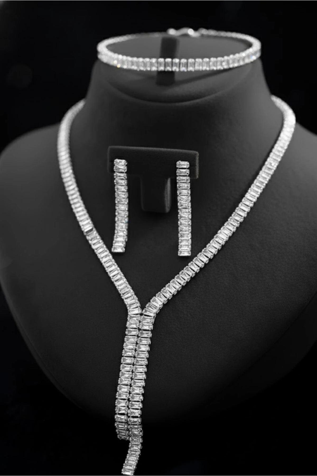 Kadın Bijuteri Kolye Bileklik Küpe Tam Set - Elora Model Baget Taşlı Zarif Su Yolu Tam Set