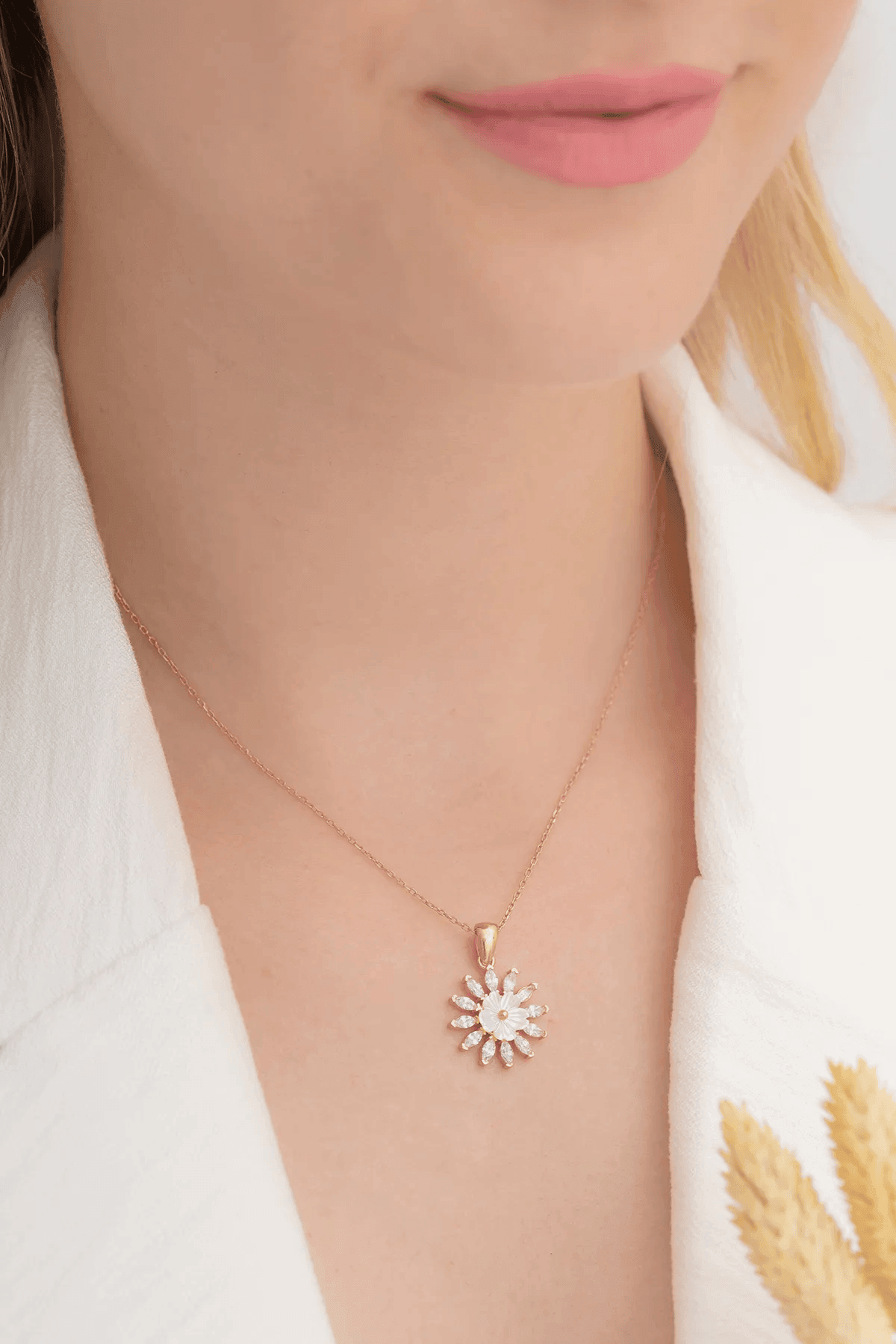 Zirkon Taşlı Rose Manolya Çiçeği Model 2 Kadın Gümüş Kolye GKLMNLYCCK2-ROS