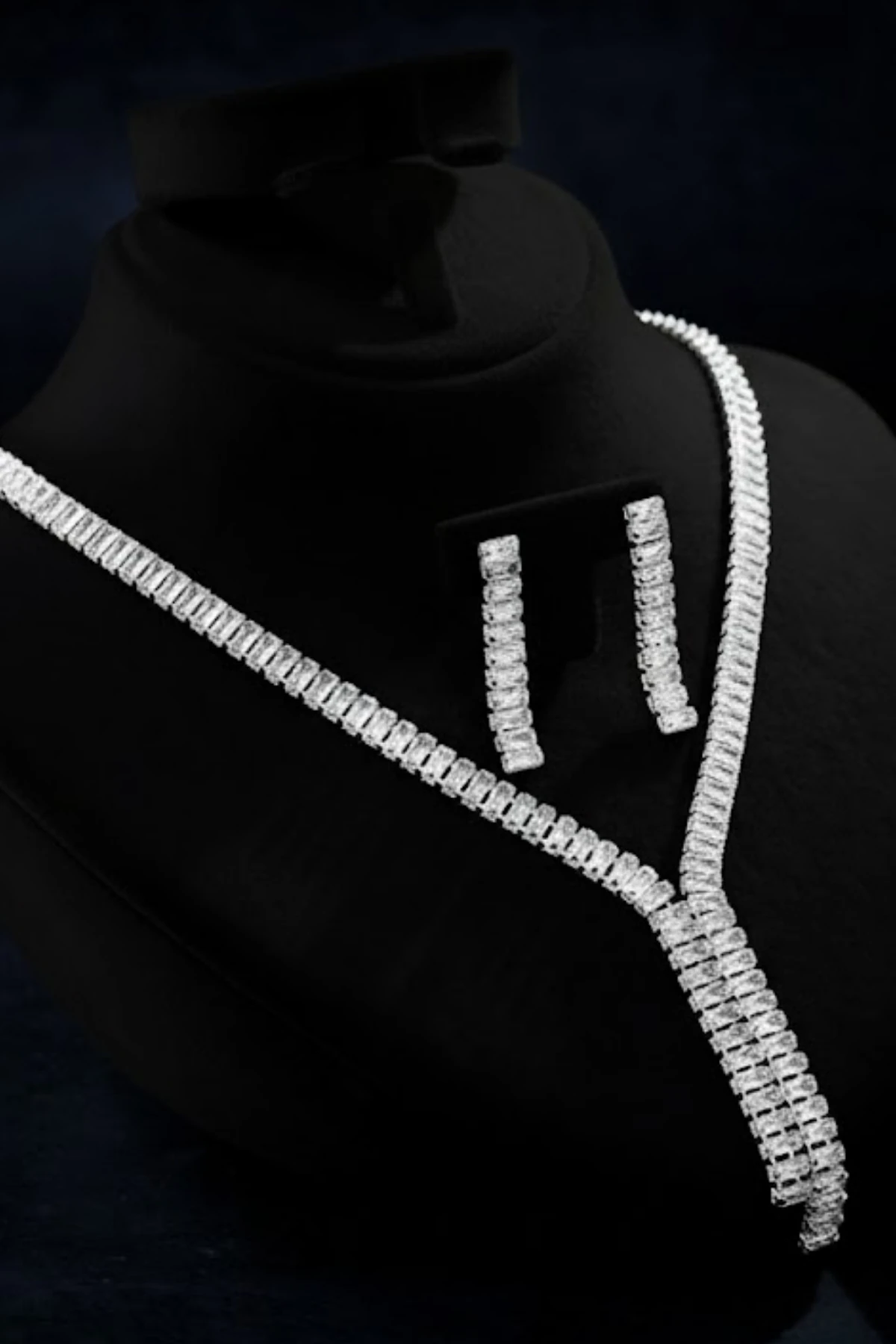 Kadın Bijuteri Kolye Küpe Set - Elora Model Baget Taşlı Zarif Su Yolu Set