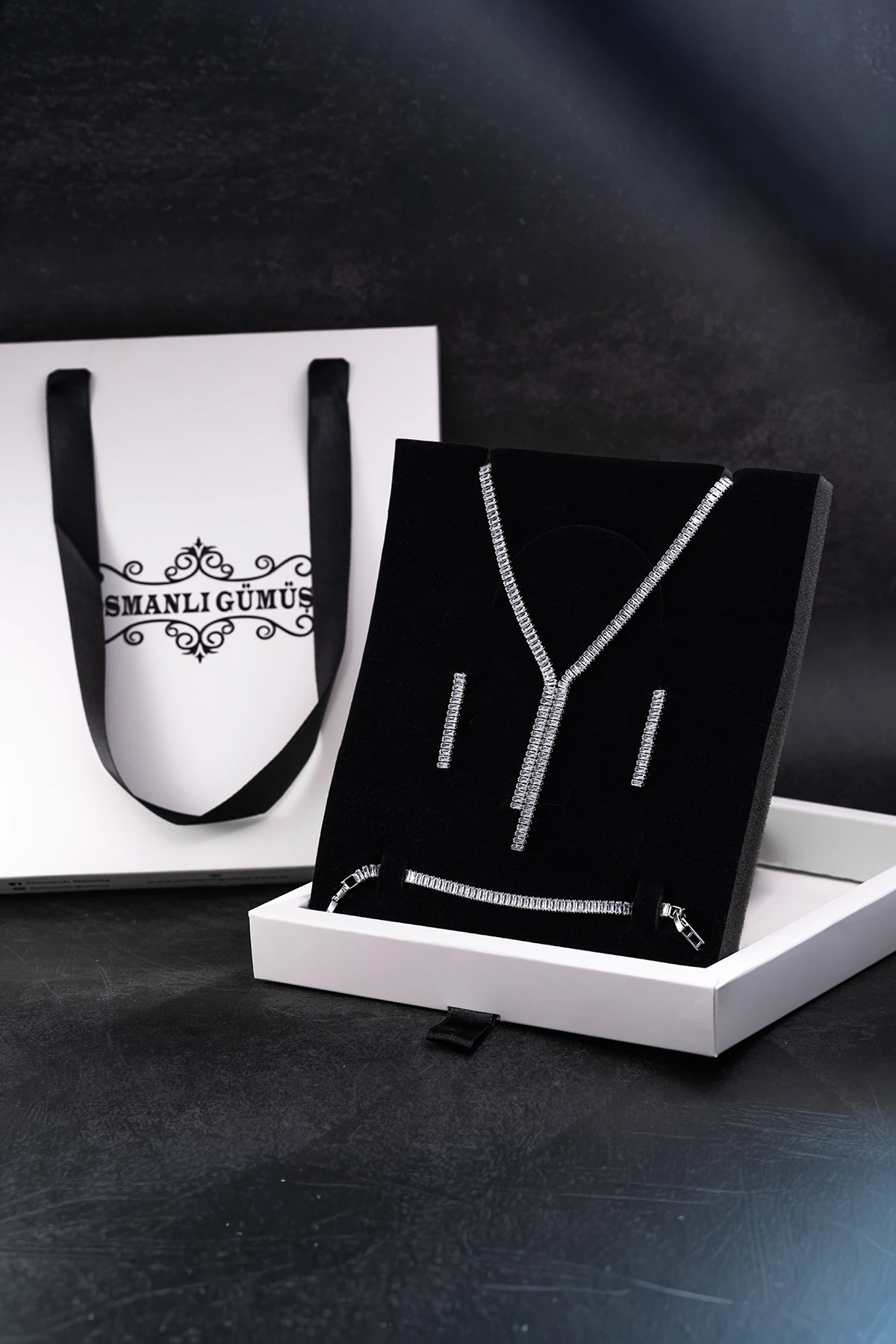 Kadın Bijuteri Kolye Bileklik Küpe Tam Set - Elora Model Baget Taşlı Zarif Su Yolu Tam Set