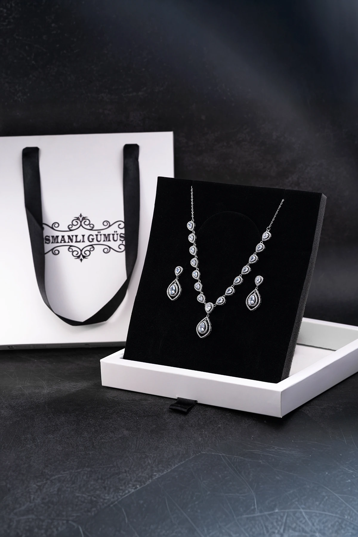 Kadın Bijuteri Kolye Küpe Set - Miranda Model Zirkon Taşlı Damla Motifli Zarif Su Yolu Set
