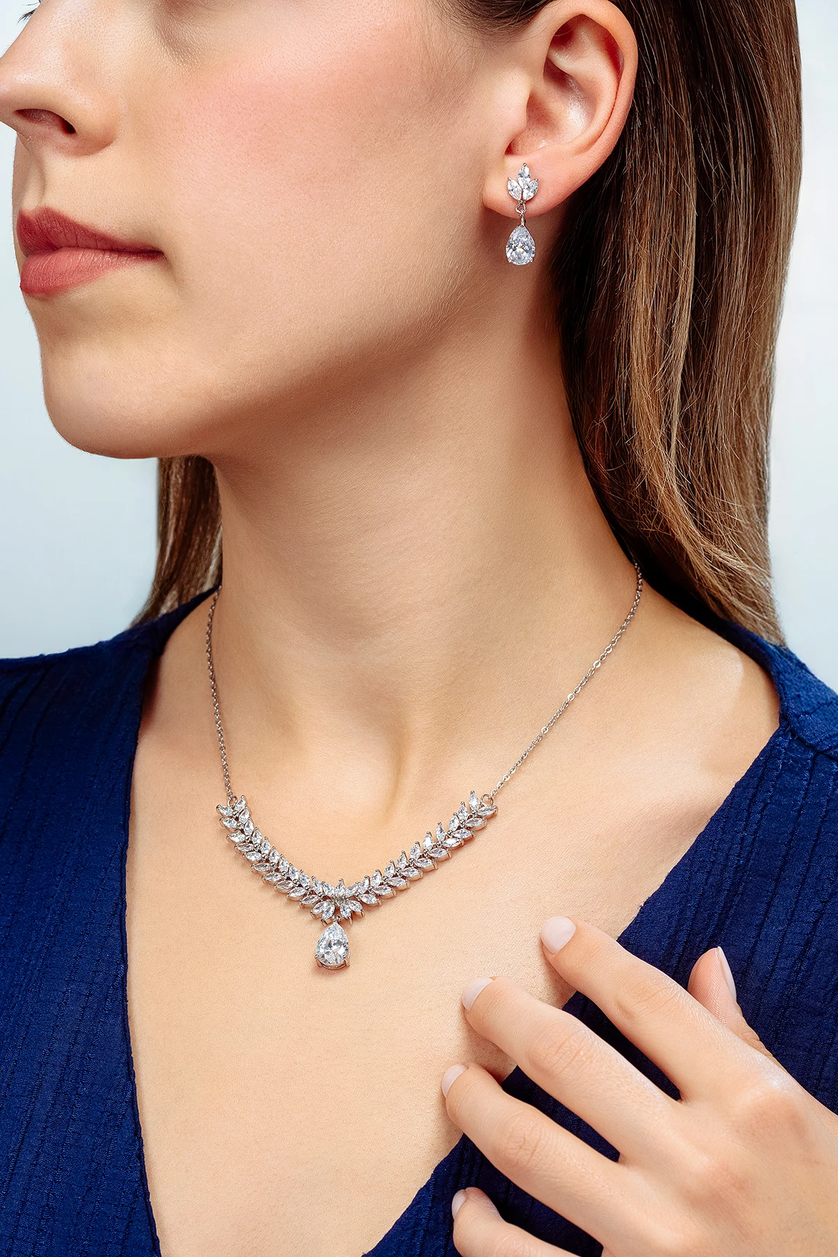 Kadın Bijuteri Kolye Küpe Set - Verona Model Zirkon Taşlı Yaprak Motifli Zarif Su Yolu Set