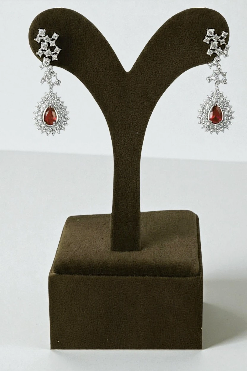 Çise Yakut Taşlı Gümüş Su Yolu Kadın Küpe