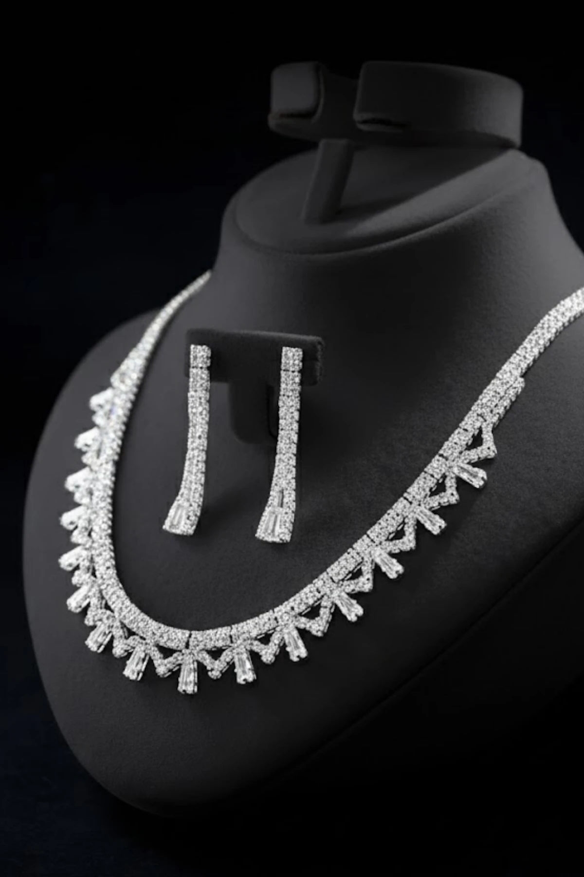 Kadın Bijuteri Kolye Küpe Set - Serena Model Zirkon Taşlı ve Baget Zarif Su Yolu Set