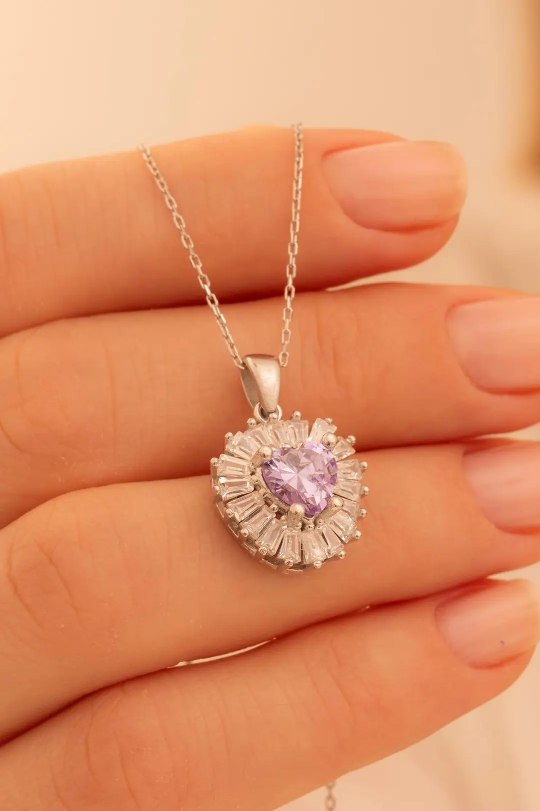 Women's Silver Necklace Heart Amethyst Stone-set Baguette Süslemeli Rhodium-Plated Women's Necklace