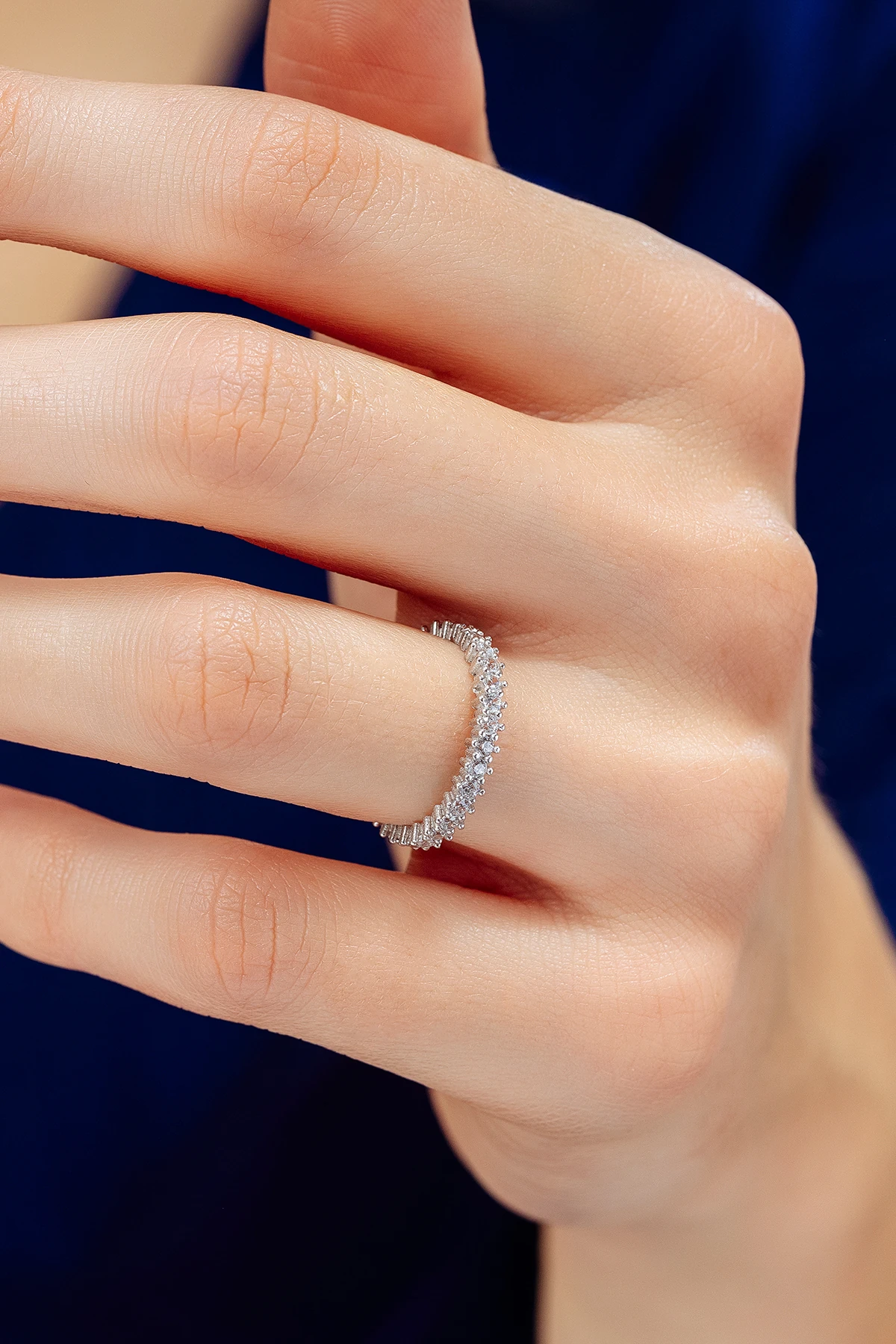 Kadın Gümüş Yüzük - Tek Sıra Tamtur Zirkon Taşlı Gümüş Yüzük