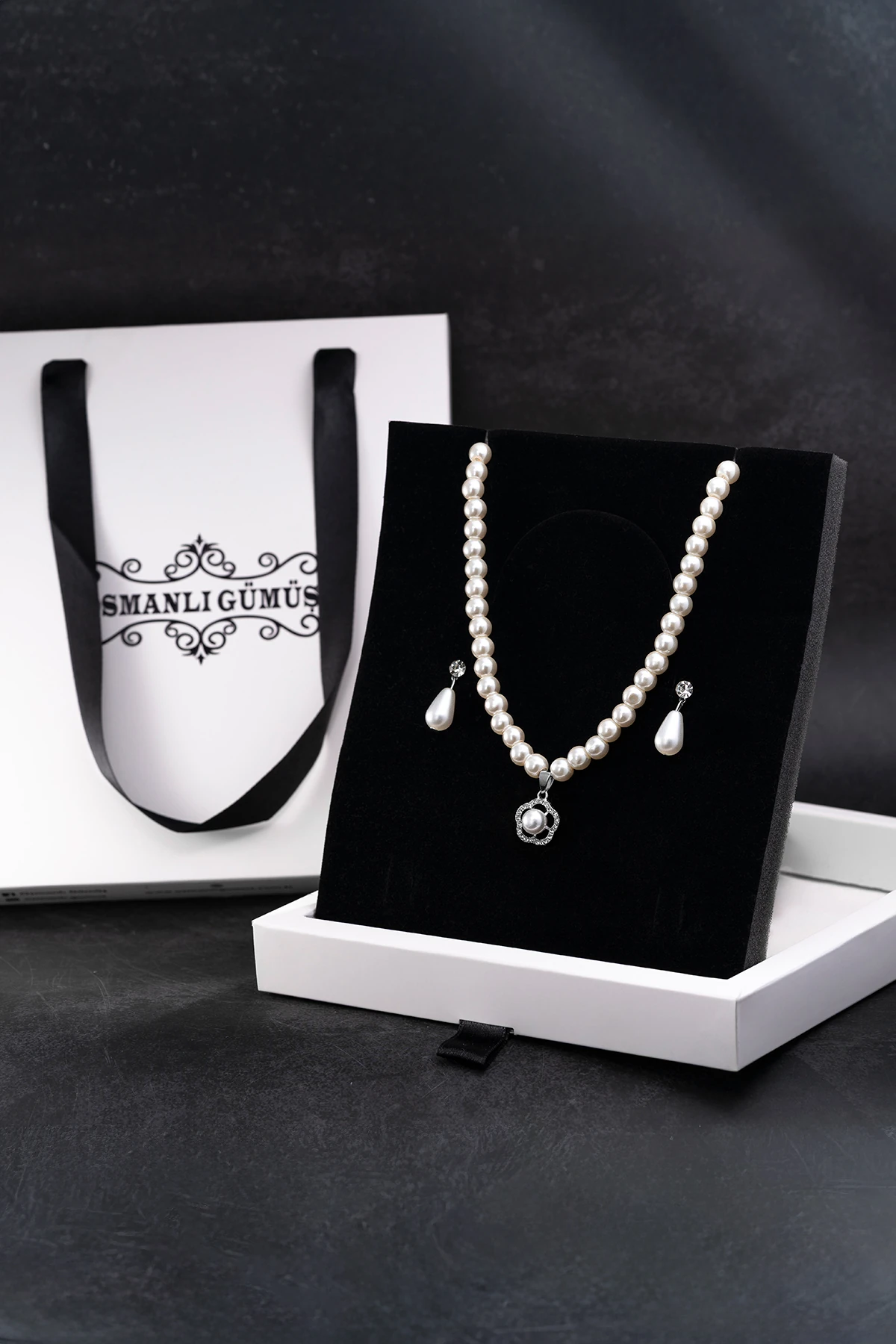 Kadın İnci Kolye Küpe Set - Helena Model Çiçek Motifli Kadın İnci Set