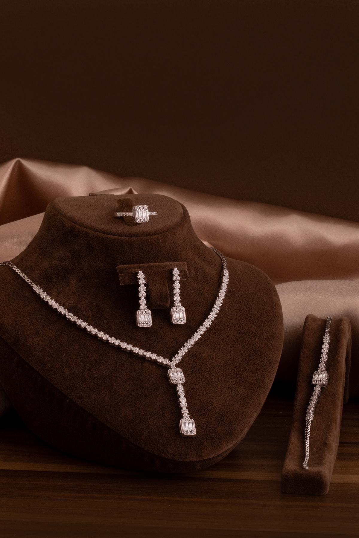 Kadın Gümüş Takı Seti - Ayfer Baget Taşlı Kare Model Kolye, Bileklik, Yüzük, Küpe Tam Set