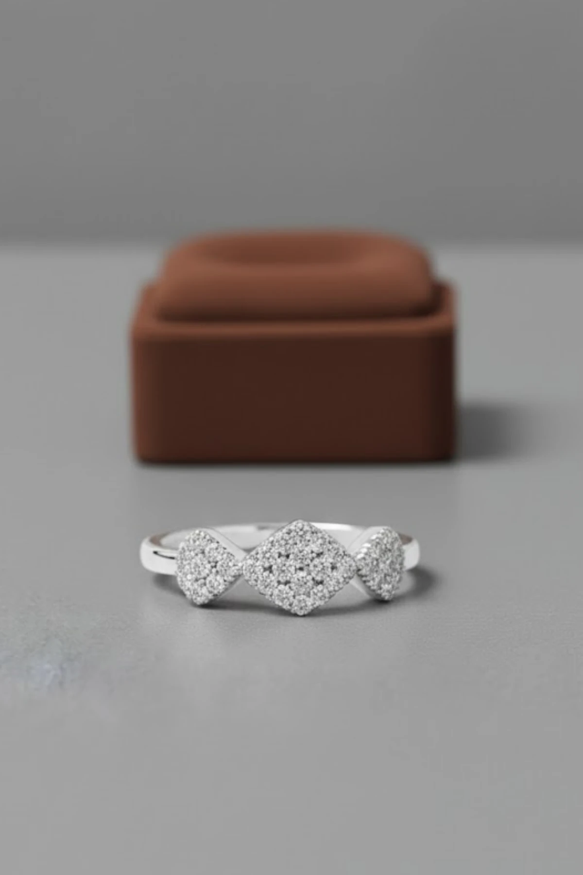 Kadın Gümüş Yüzük - Kleopatra Model Zirkon Taşlı Su Yolu Yüzük