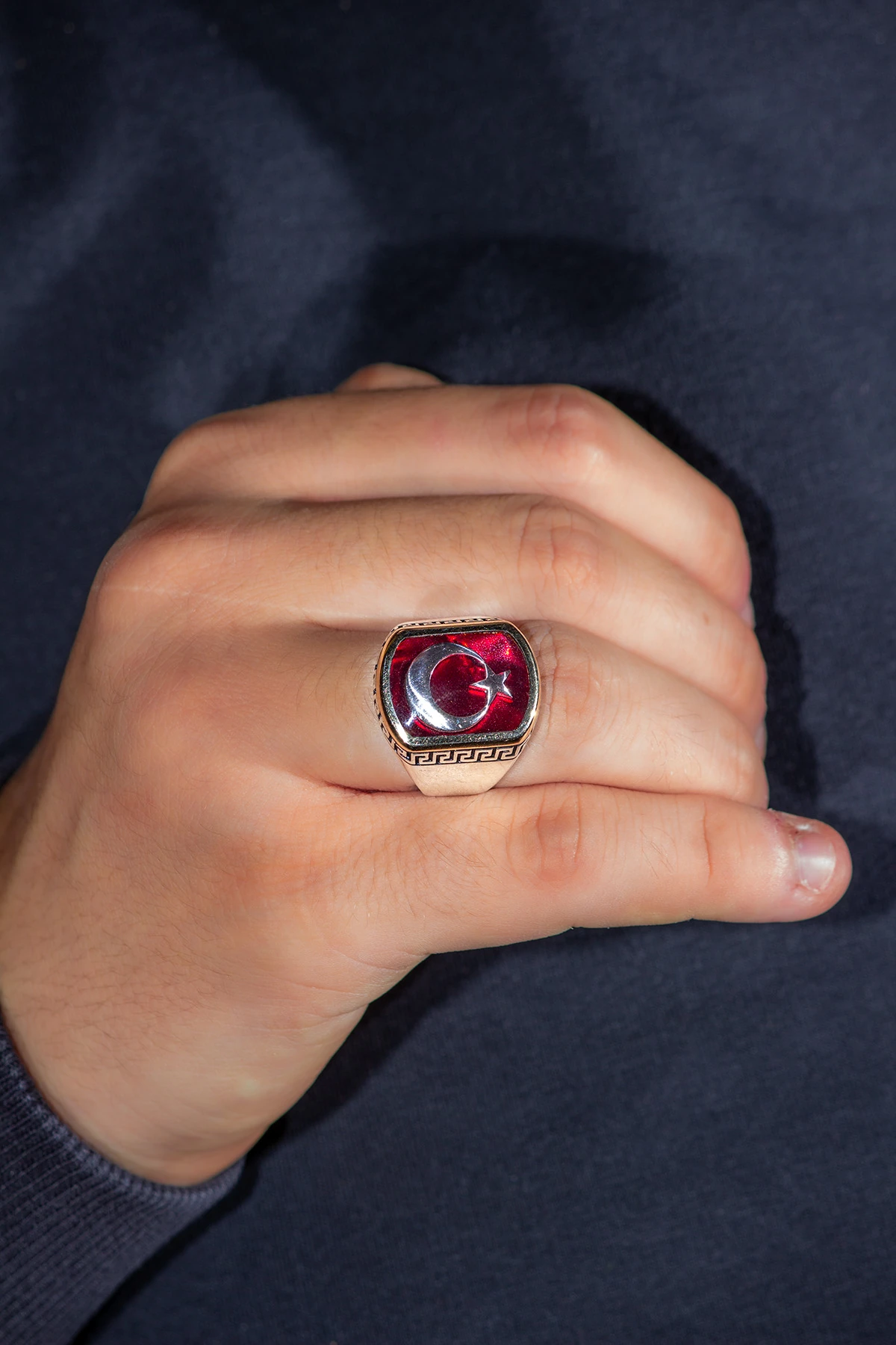 Erkek Gümüş Yüzük - Ay Yıldız İşlemeli Kırmızı Yakut Taşlı Grek Desenli Türk Bayrağı Model Yüzük