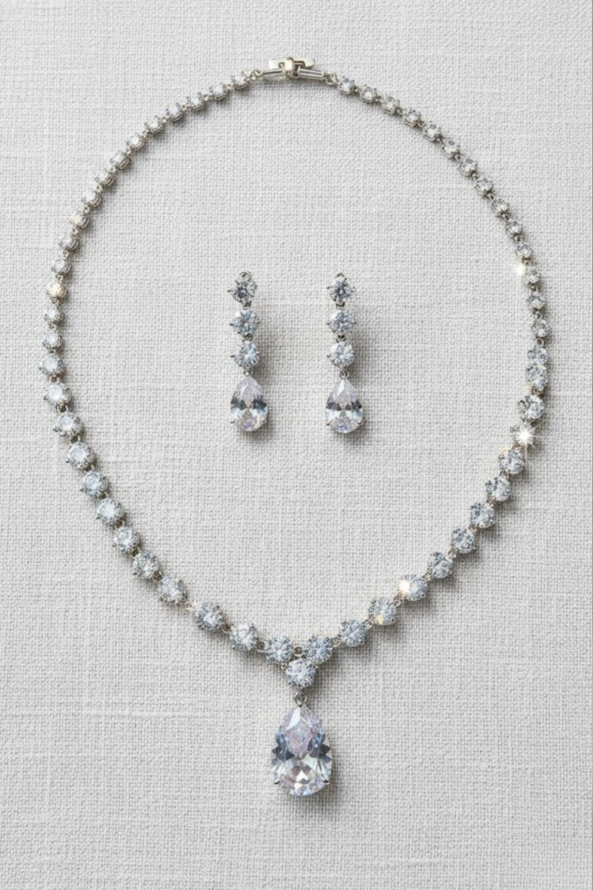 Kadın Bijuteri Kolye Küpe Set - Crystal Model Baget Taşlı Zarif Su Yolu Set