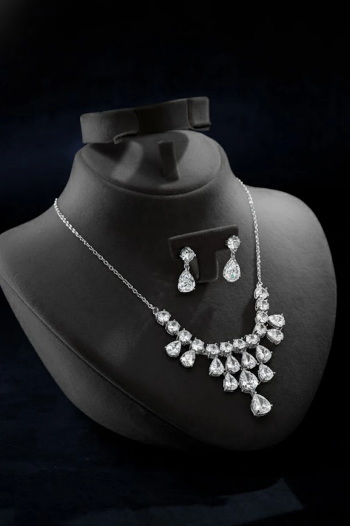 Kadın Bijuteri Kolye Küpe Set - Alegra Model Zirkon Taşlı Damla Motifli Zarif Su Yolu Set