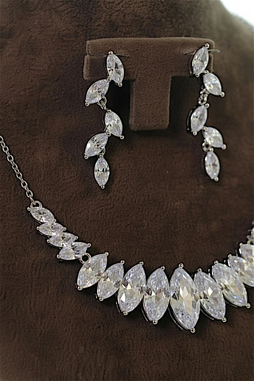 Kadın Bijuteri Kolye Küpe Set - Esmerelda Model Baget ve Zirkon Taşlı Zarif Su Yolu Set